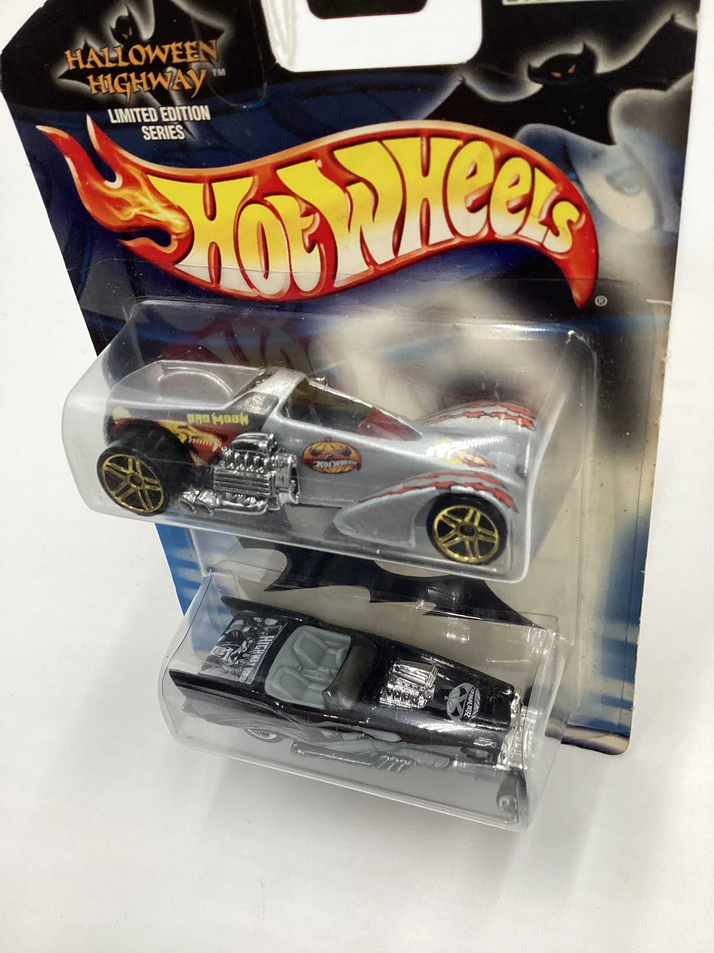 2002 Hot Wheels Halloween Highway Bad Moon & Highway Hauler SR - Image 7