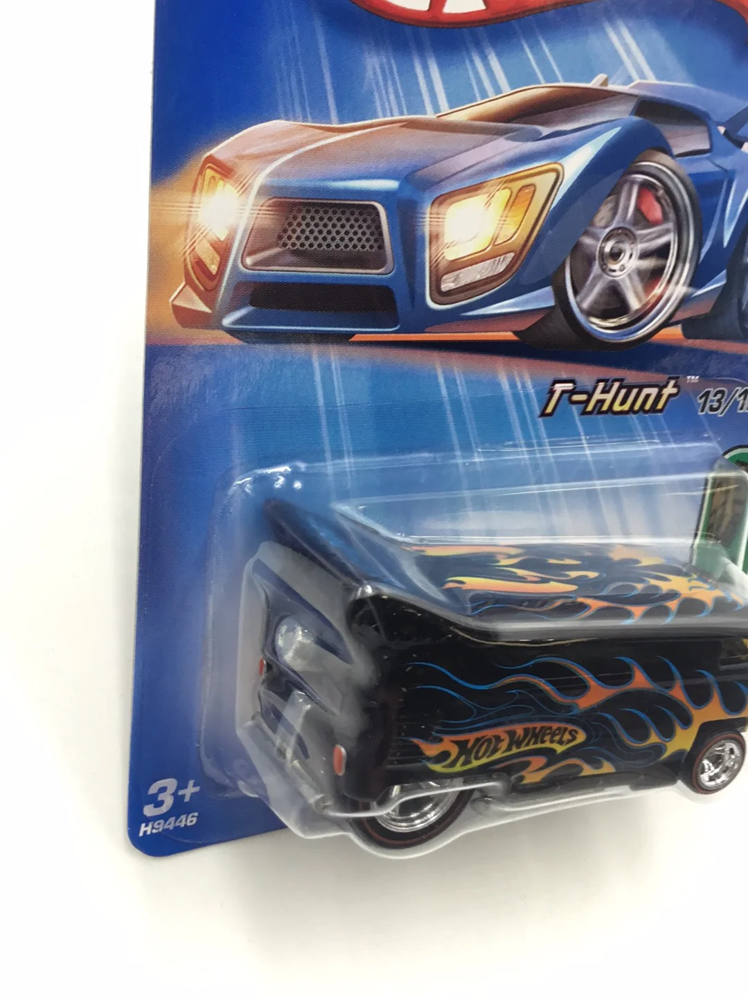 2005 Hot Wheels #133 Treasure Hunt VW Drag Bus #13 with protector - Image 3
