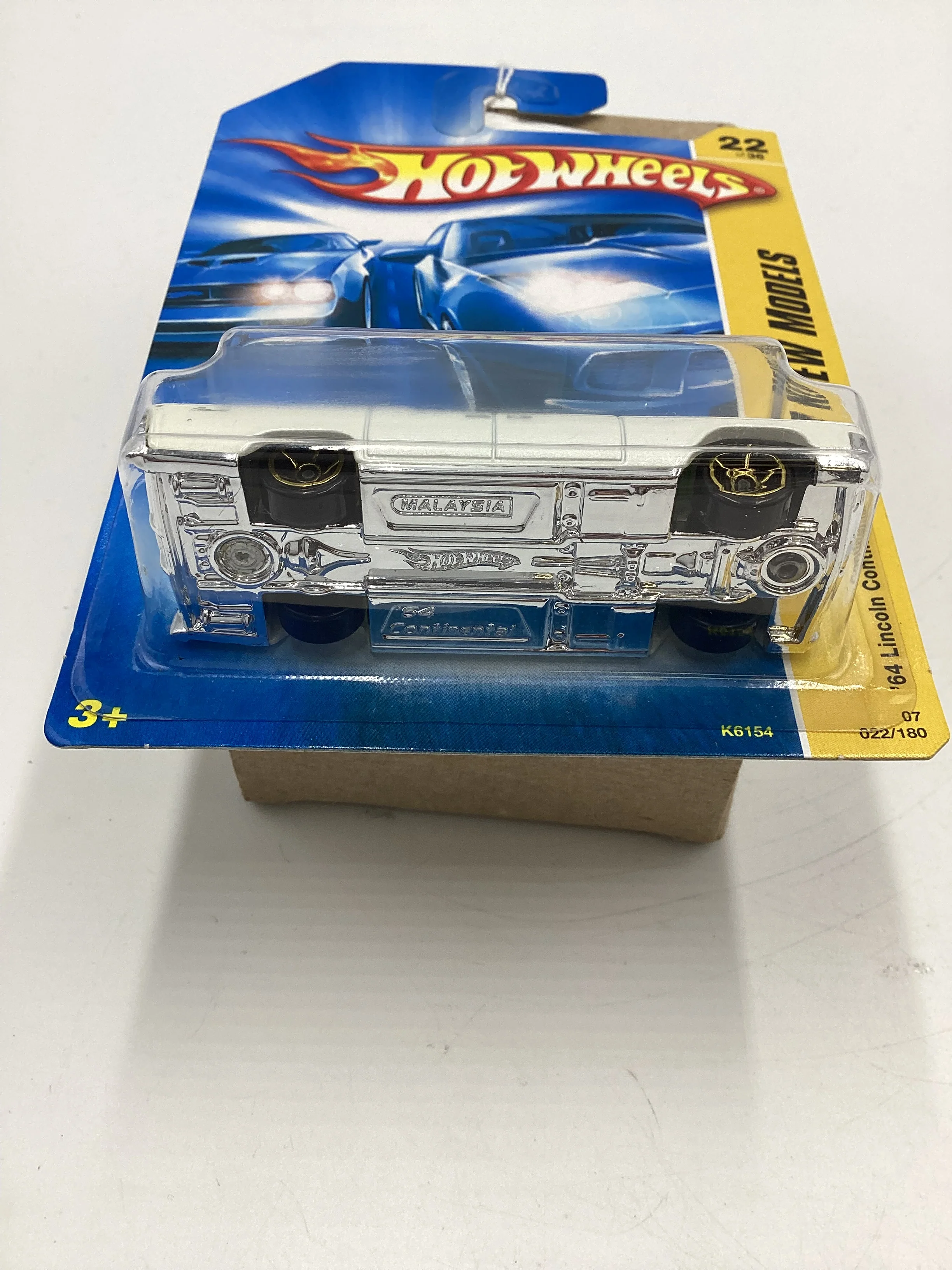 2007 Hot Wheels New Models #22 64 Lincoln Continental White 59E - Image 7