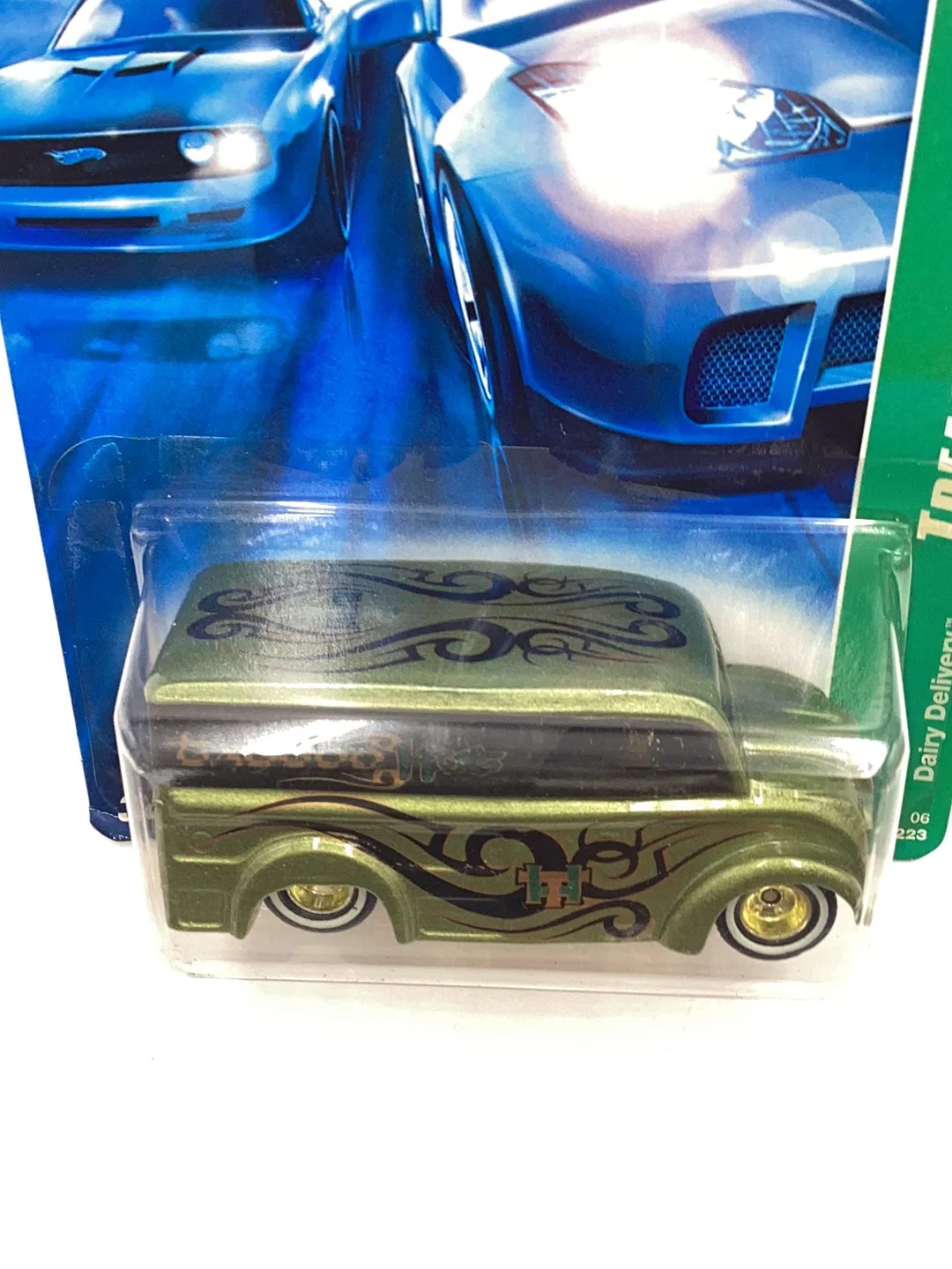2006 Hot Wheels Treasure Hunt #50 Dairy Delivery with protector - Image 5