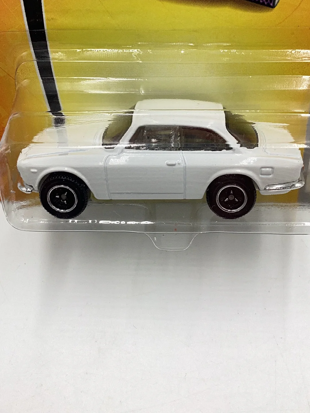 2007 Matchbox #32 Alfa Romeo Giulia Sprint GTA white 208C - Image 2