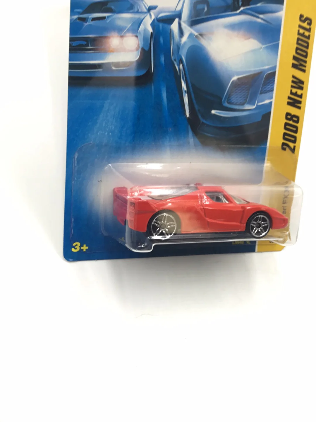2008 Hot wheels #33 Ferrari FXX red with protector - Image 3