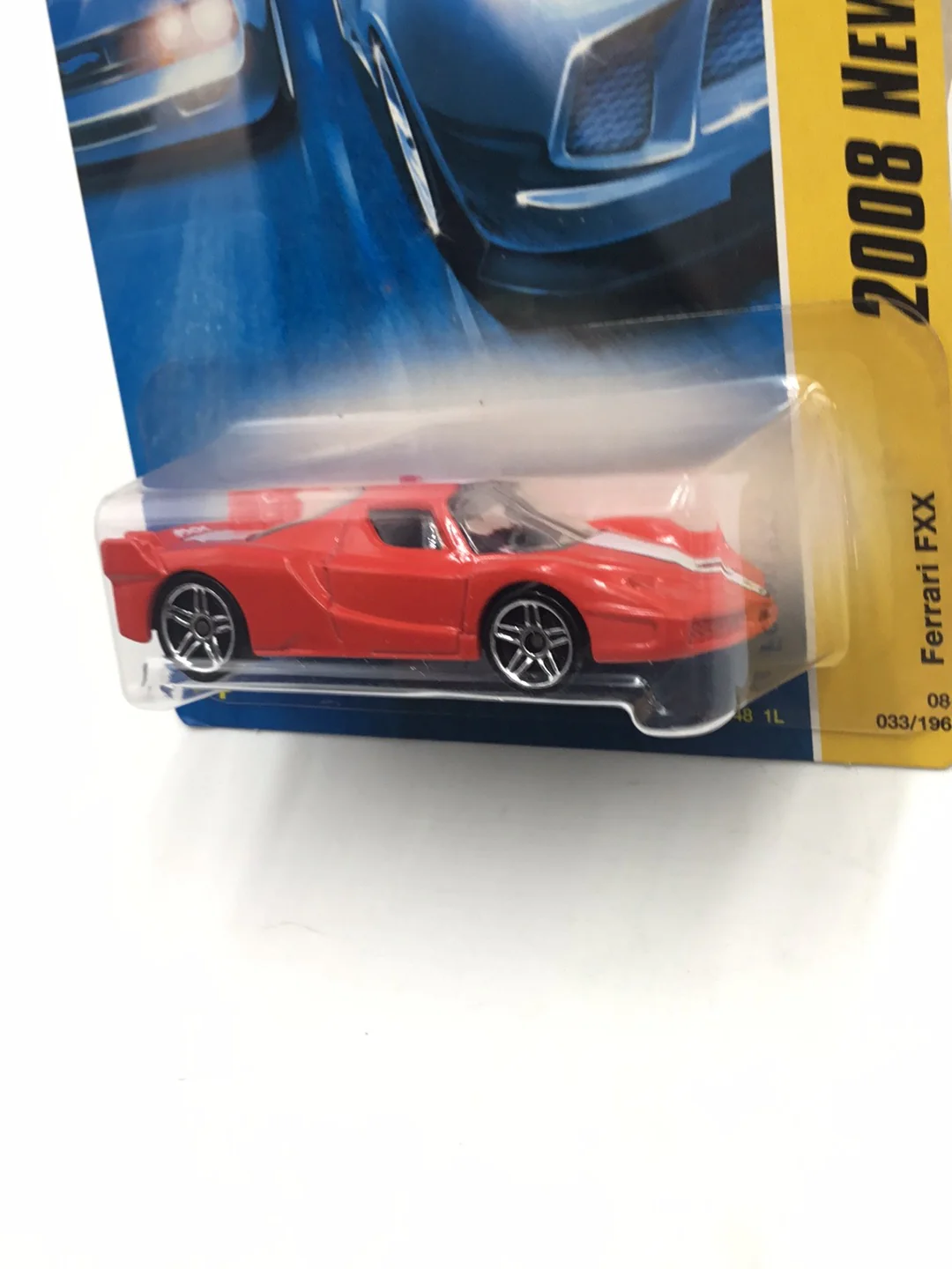 2008 Hot wheels #33 Ferrari FXX red with protector - Image 4