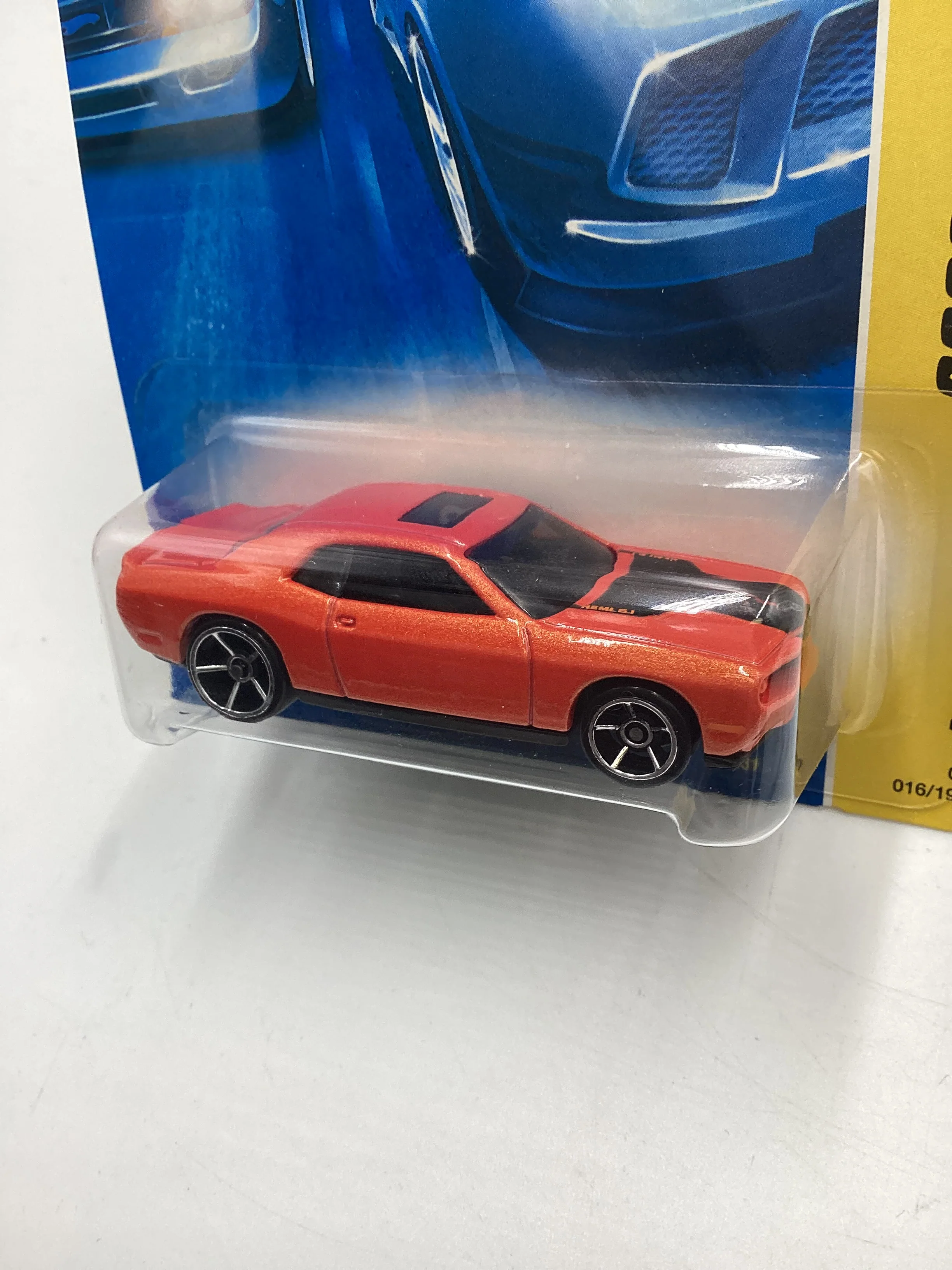 2008 Hot Wheels New Models #16 Dodge Challenger SRT8 Orange 50i - Image 4