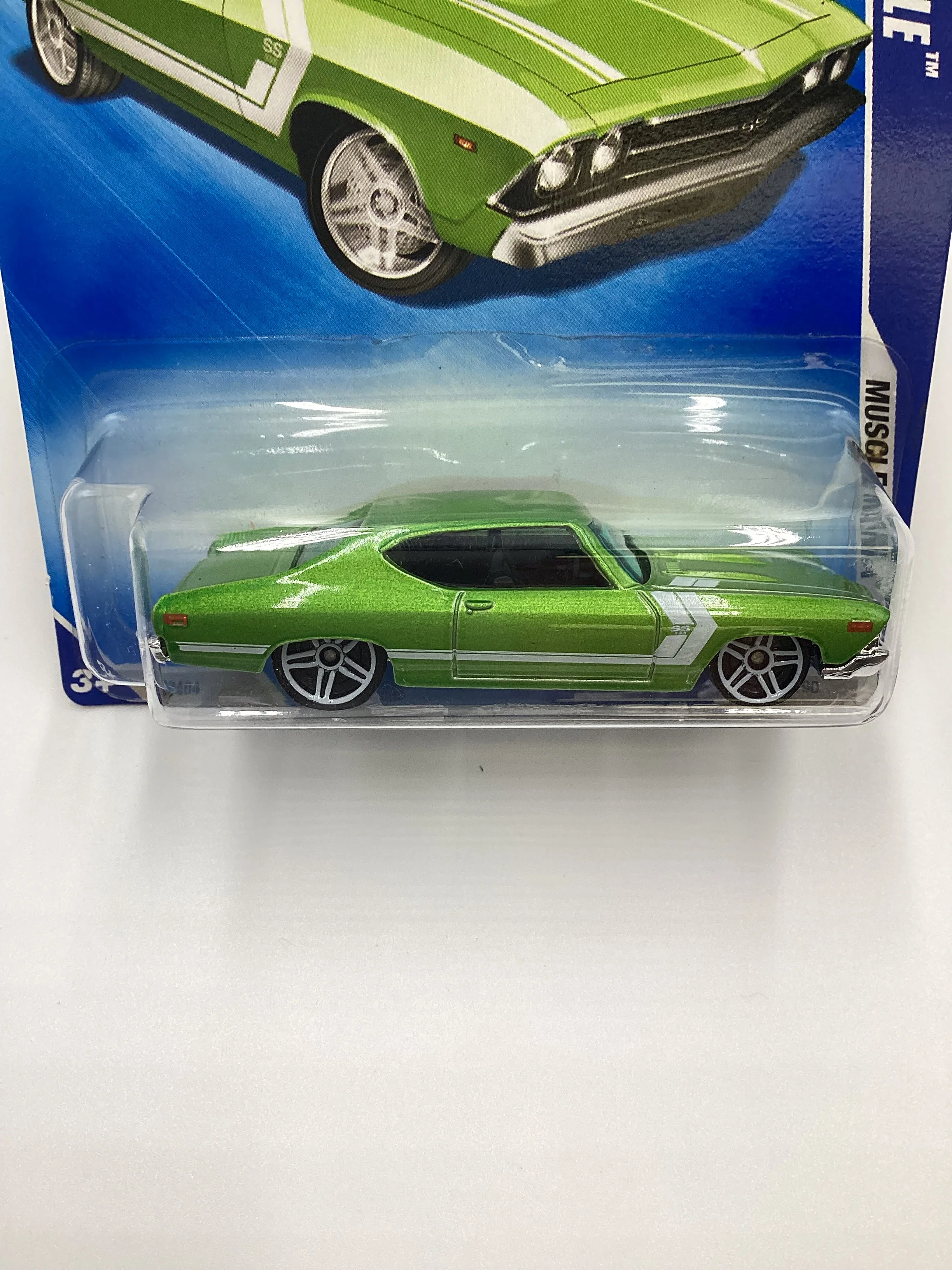 2009 Hot Wheels #084 69 Chevelle Green 5F - Image 3