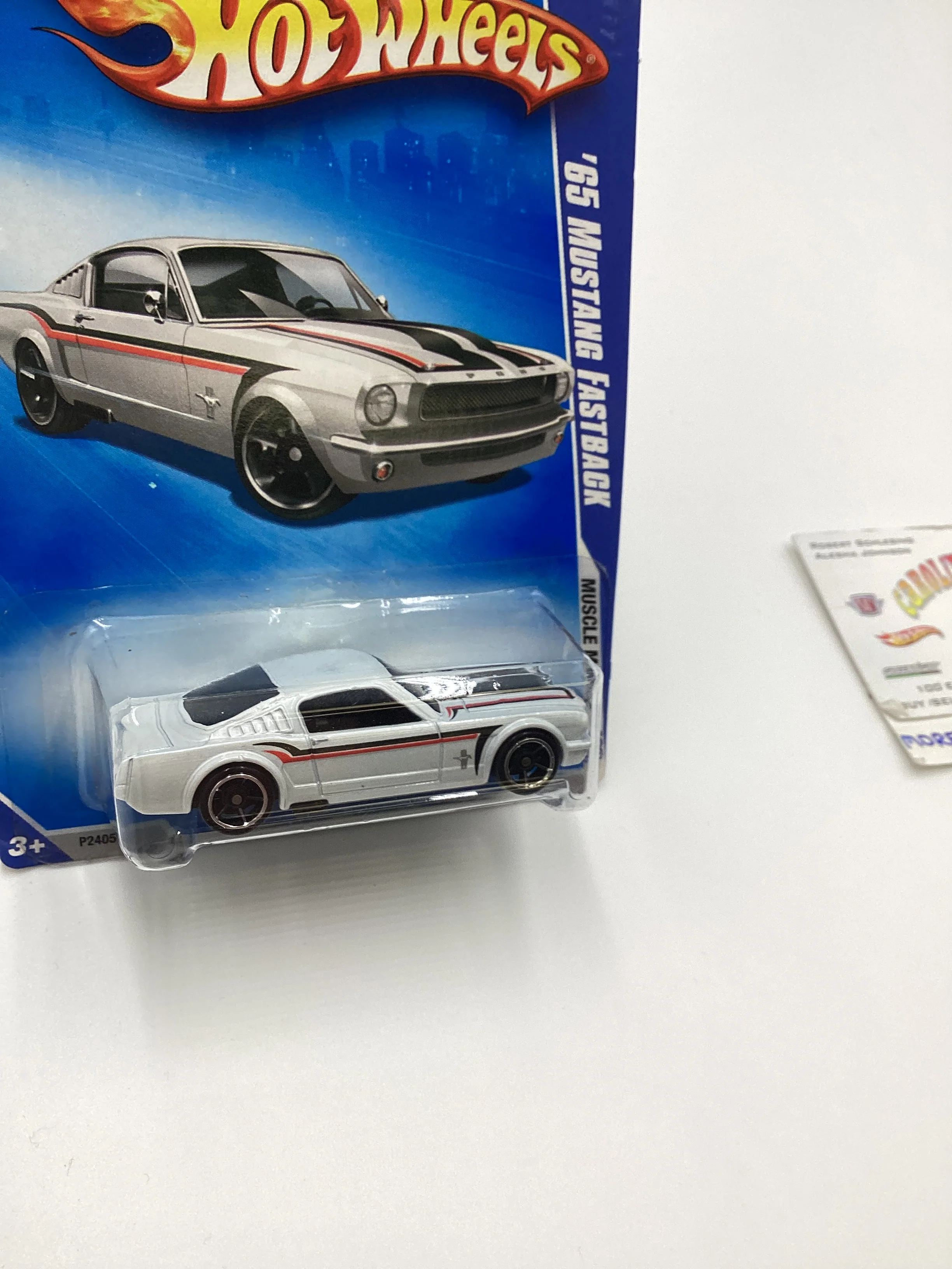 2009 Hot Wheels #085 65 Ford Mustang Fastback White 25G - Image 5