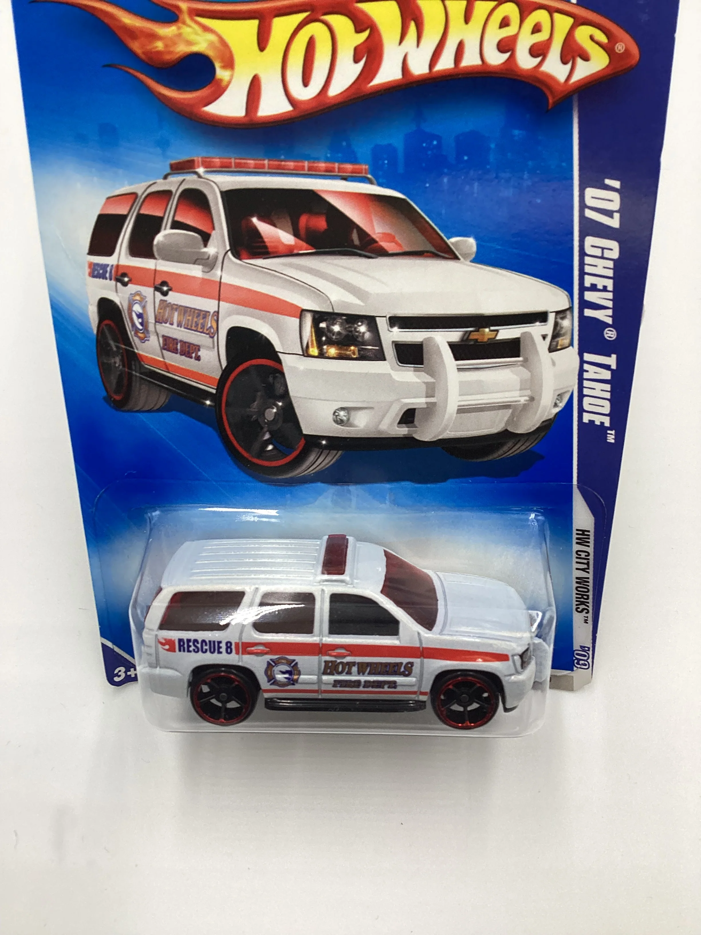 2009 Hot Wheels #108 07 Chevy Tahoe Fire Dept. White 17C - Image 6