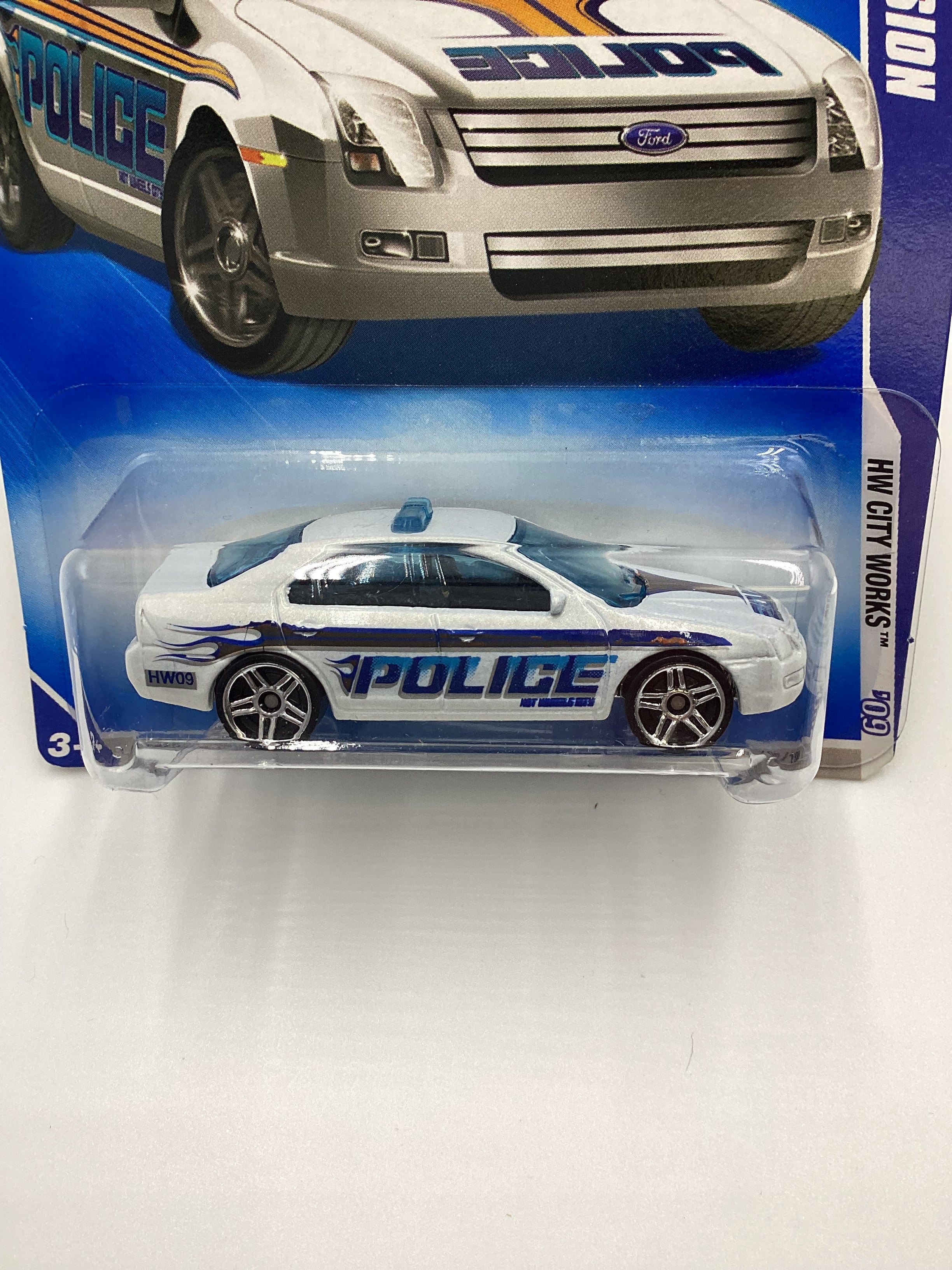 2009 Hot Wheels #109 Ford Fusion Police White 35F - Image 3