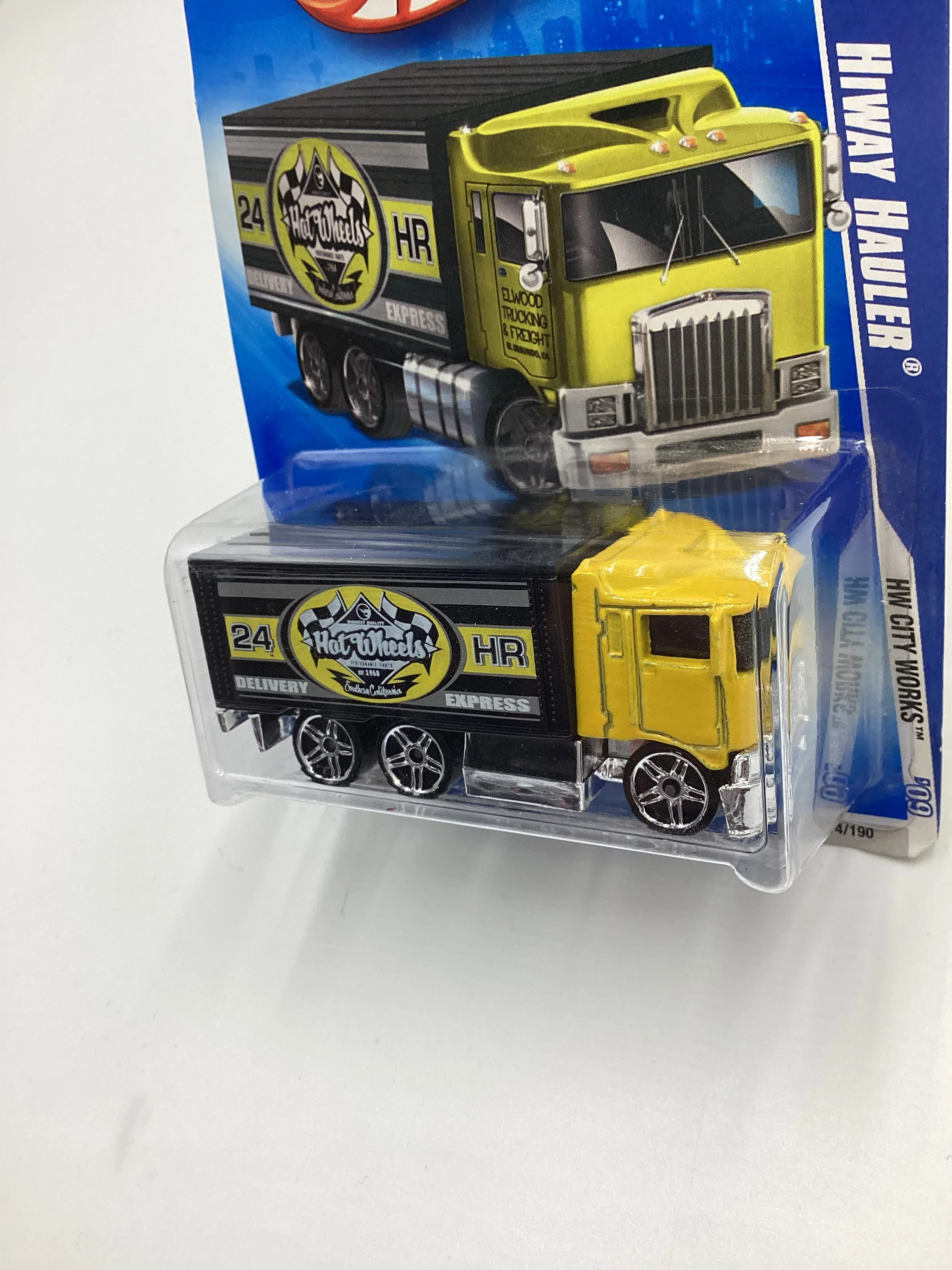 2009 Hot wheels #114 Hiway Hauler Yellow Vein on Top Left 116D - Image 4