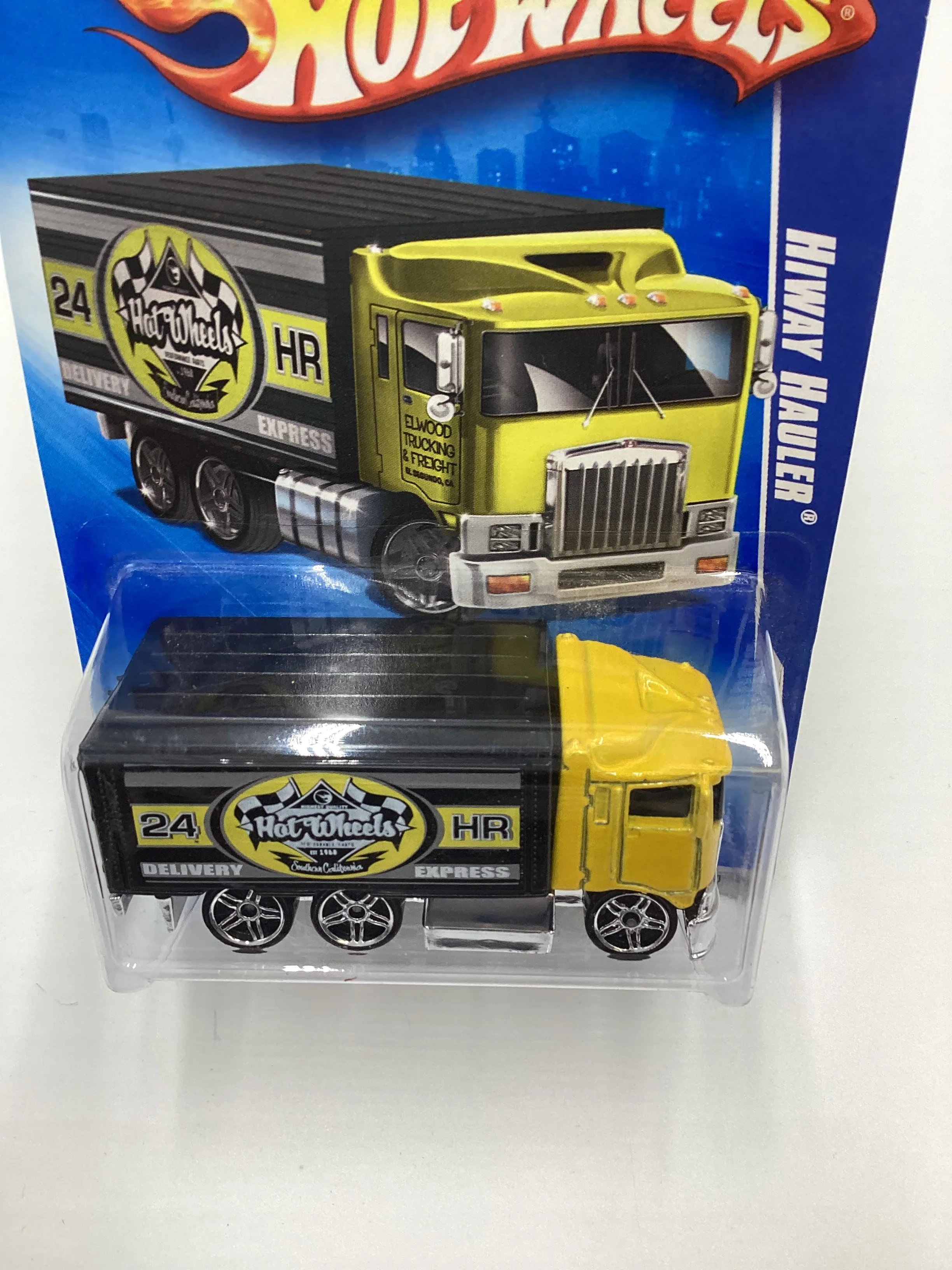 2009 Hot wheels #114 Hiway Hauler Yellow Vein on Top Left 116D - Image 6