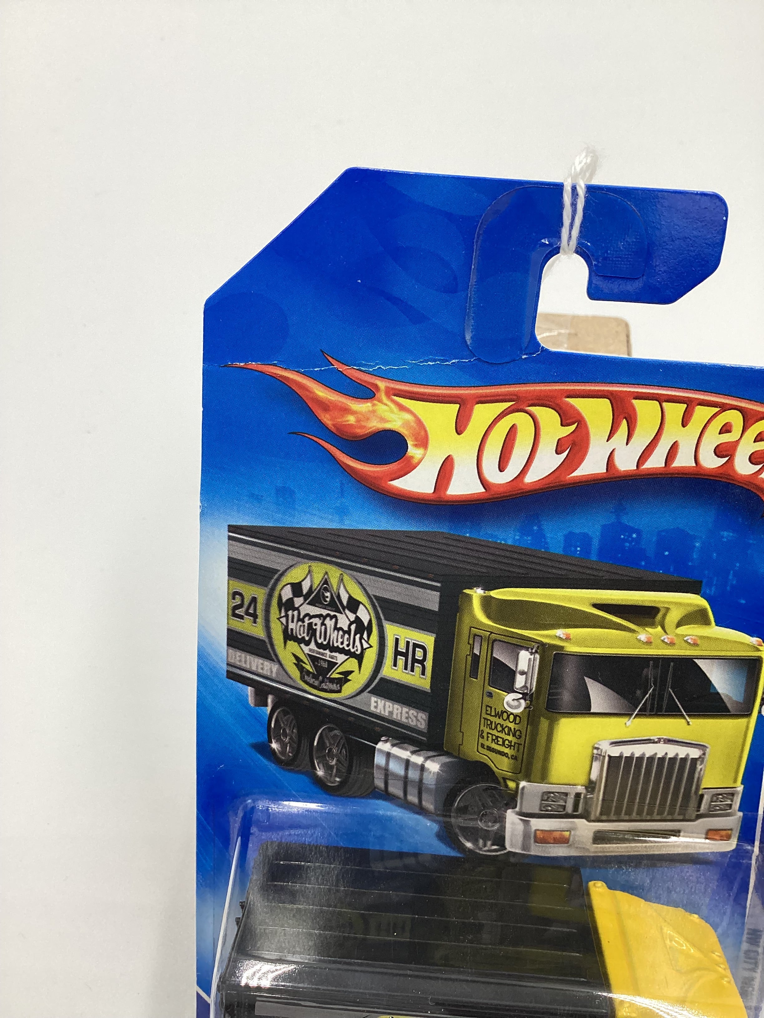 2009 Hot wheels #114 Hiway Hauler Yellow Vein on Top Left 116D - Image 7