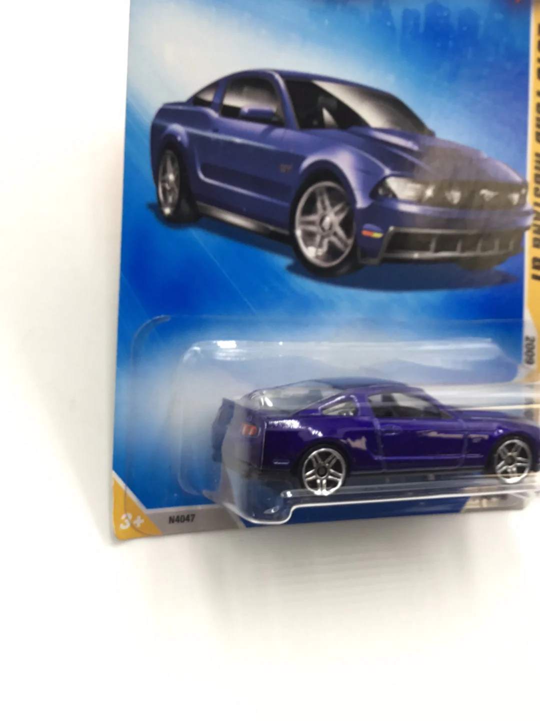 2009 Hot Wheels #41 2010 Ford Mustang GT Blue JJ3 - Image 3