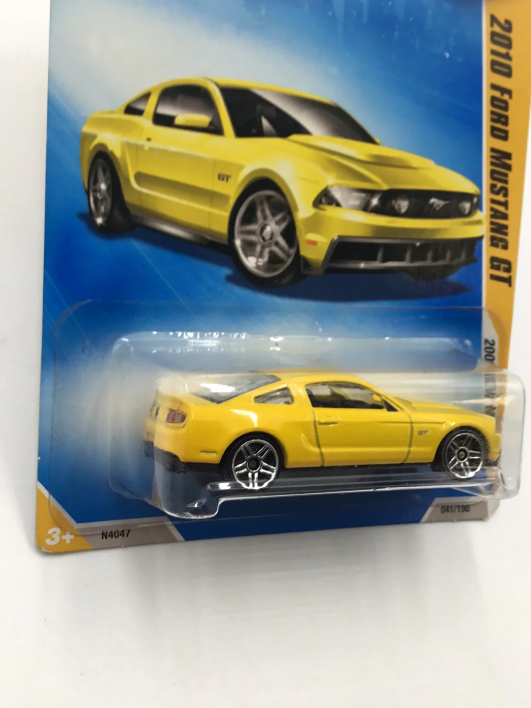 2009 Hot Wheels #41 2010 Ford Mustang GT Yellow JJ3 - Image 3
