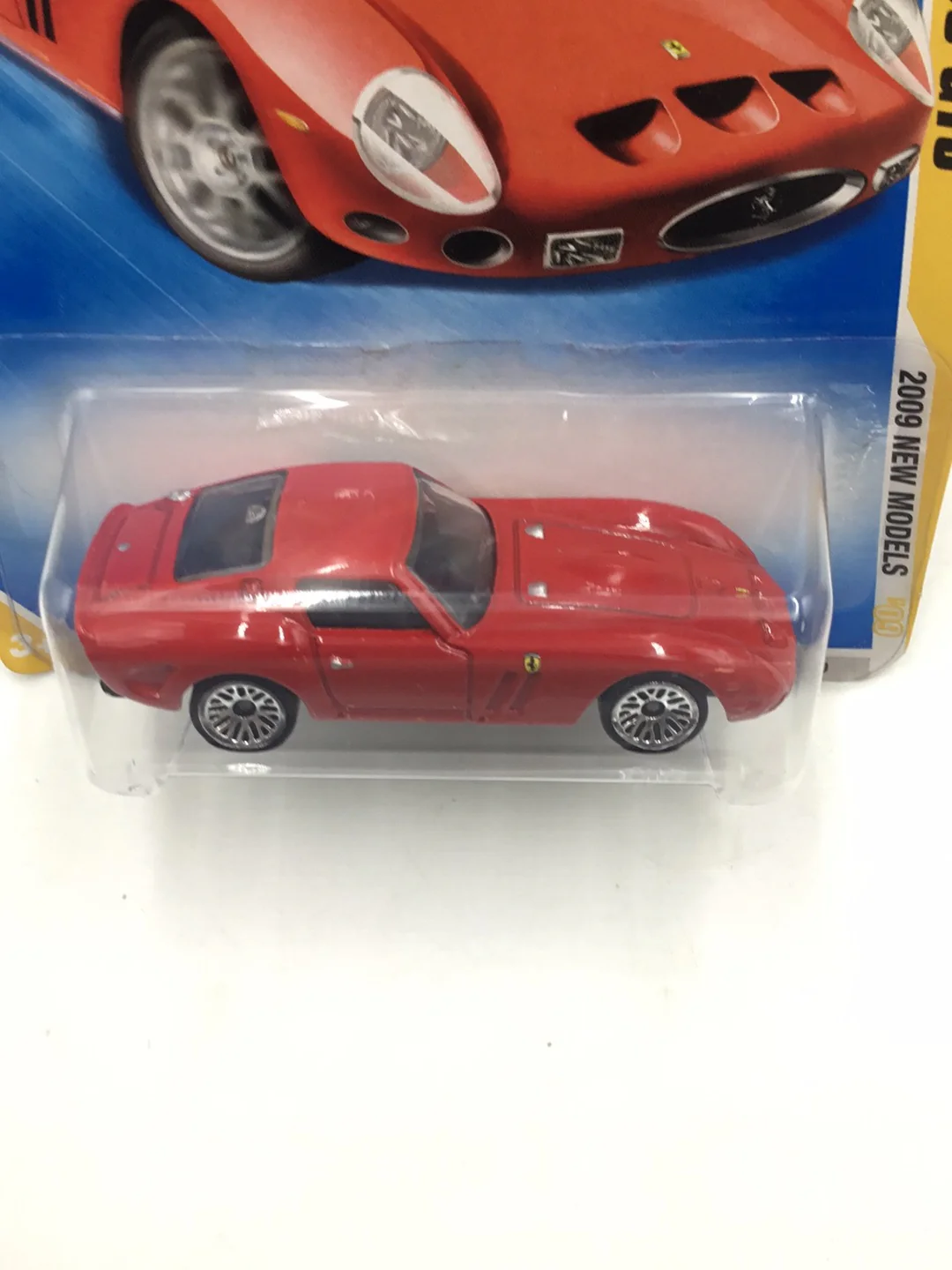 2009 Hot Wheels #5 Ferrari 250 GTO red with protector - Image 5