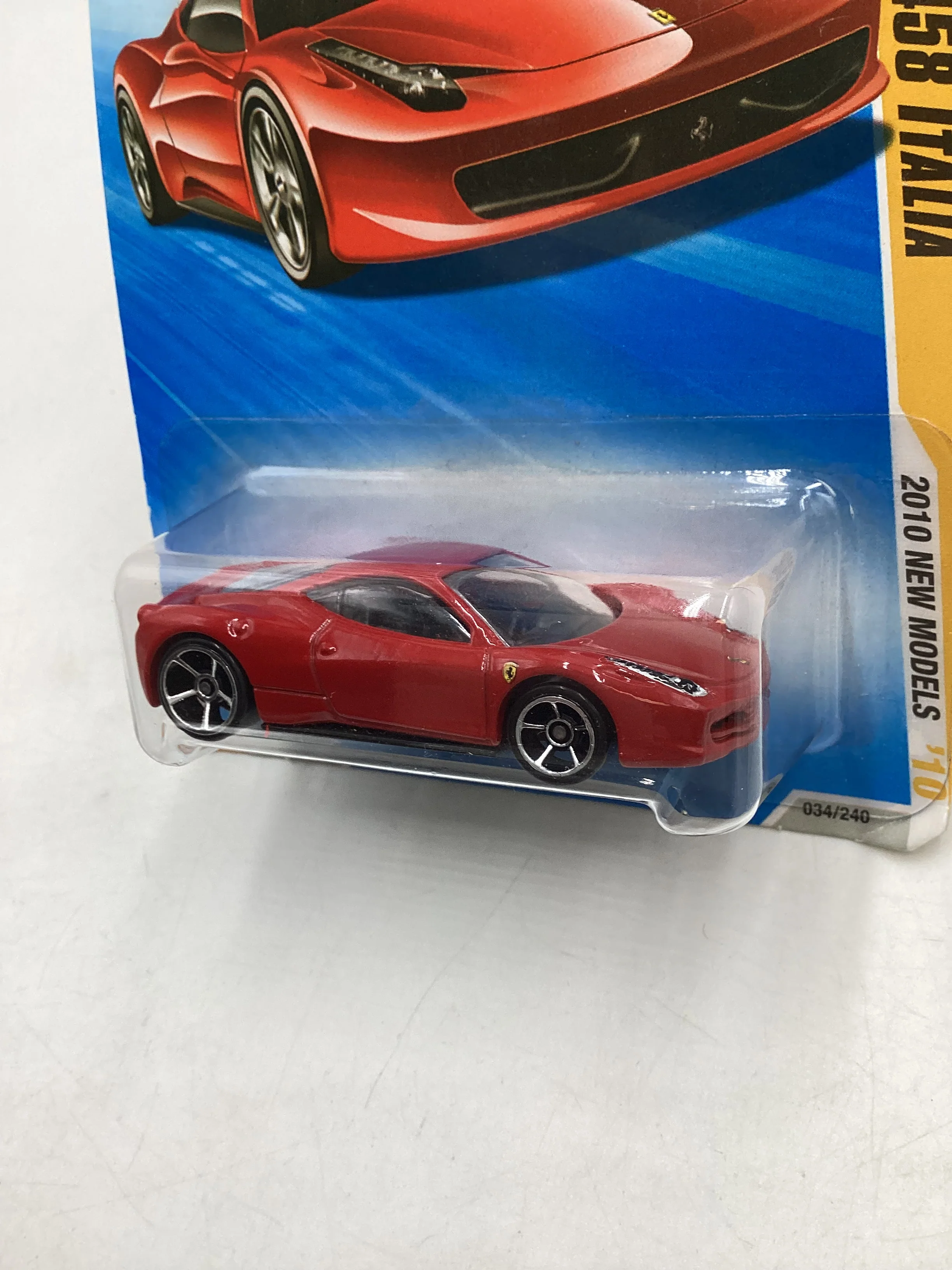 2010 Hot Wheels #34 Red Ferrari 458 Italia - Image 4