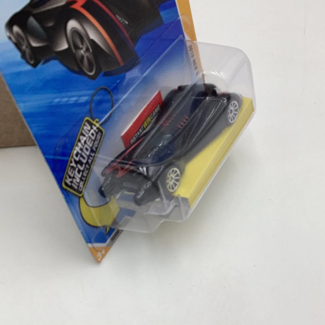 2010 hot wheels #42 Batmobile keys to speed card back W/ Bone Shaker Keychain - Image 4