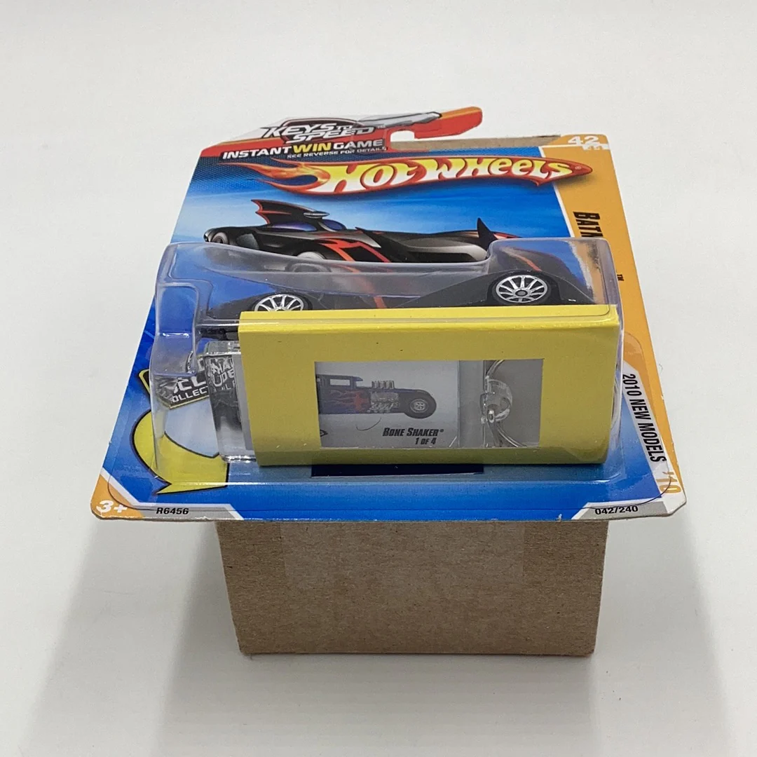 2010 hot wheels #42 Batmobile keys to speed card back W/ Bone Shaker Keychain - Image 5
