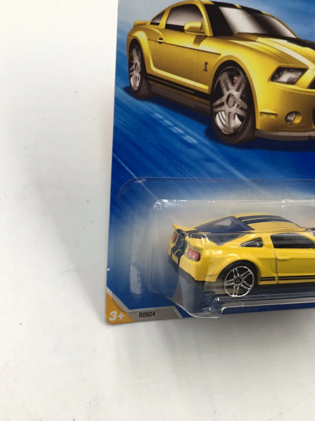 2010 Hot Wheels #9 2010 Ford Shelby Gt500 Yellow LL7 - Image 3