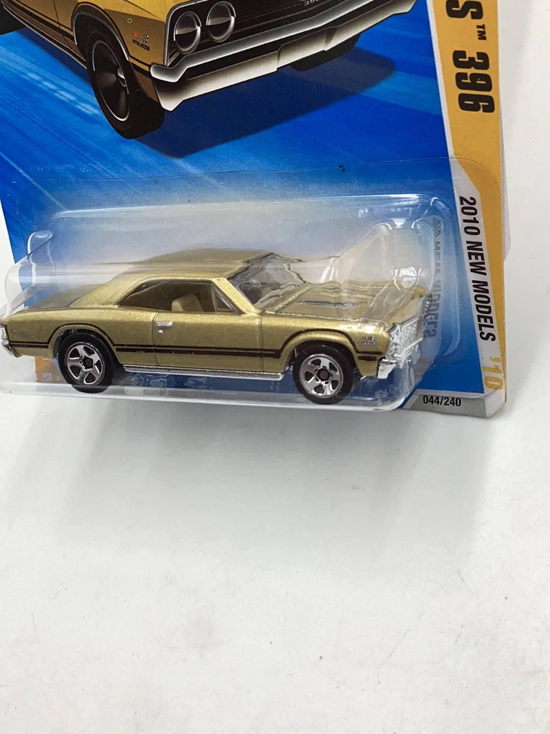 2010 Hot Wheels new models #44 67 Chevelle SS 396 gold 18C - Image 5