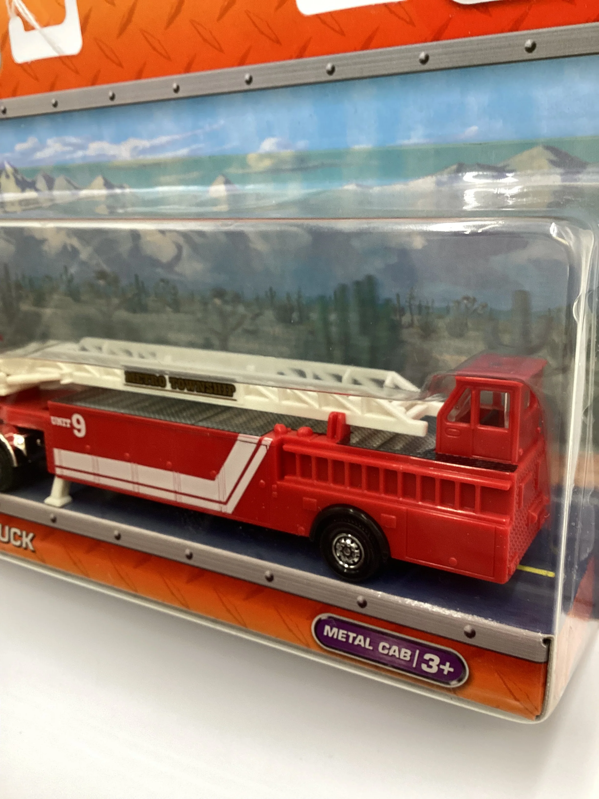 2010 Matchbox Mega Ton Fire Truck Detachable Cab Red - Image 7