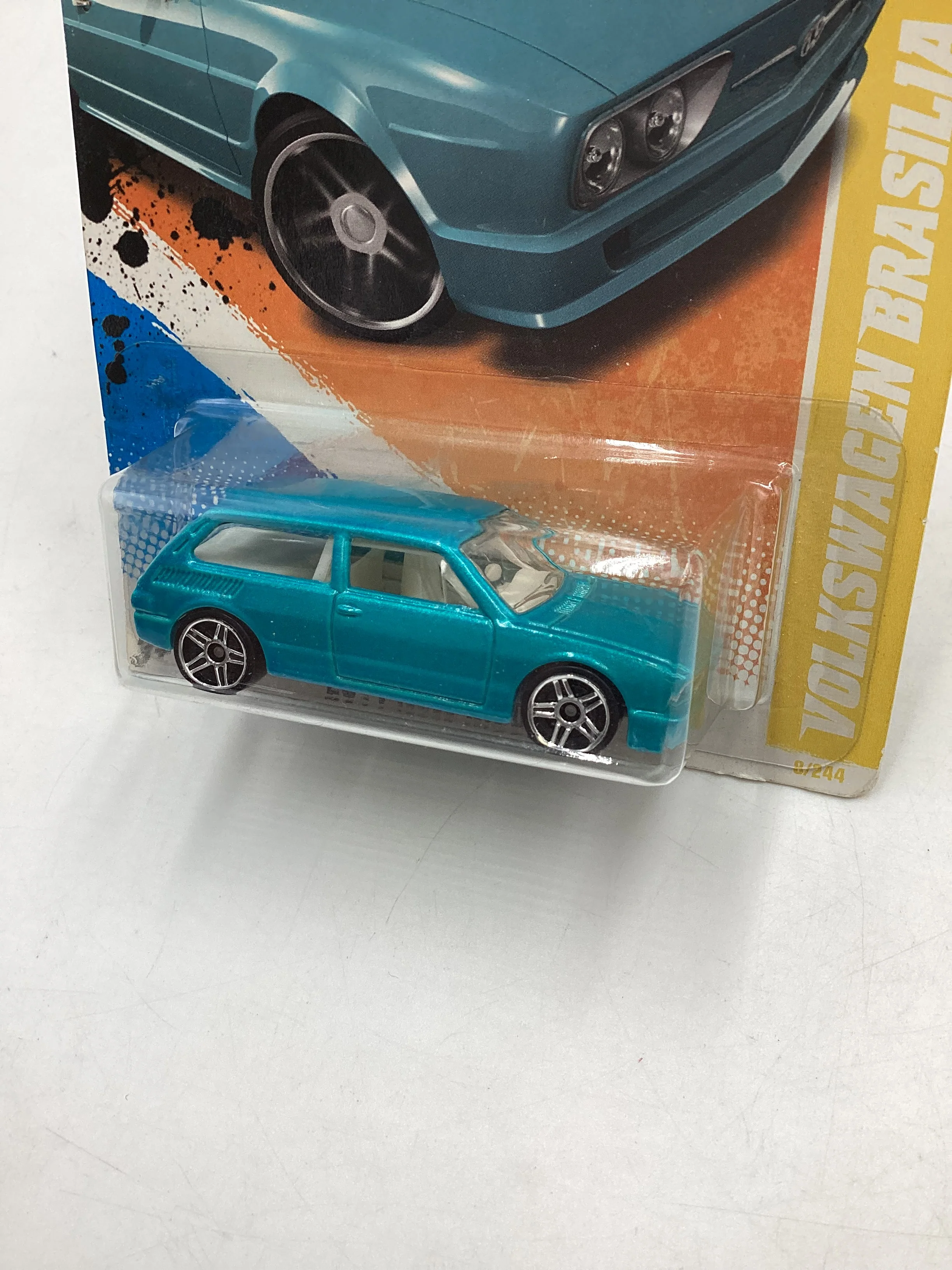 2011 Hot Wheels #008 Blue Volkswagen Brasilia 96A - Image 4