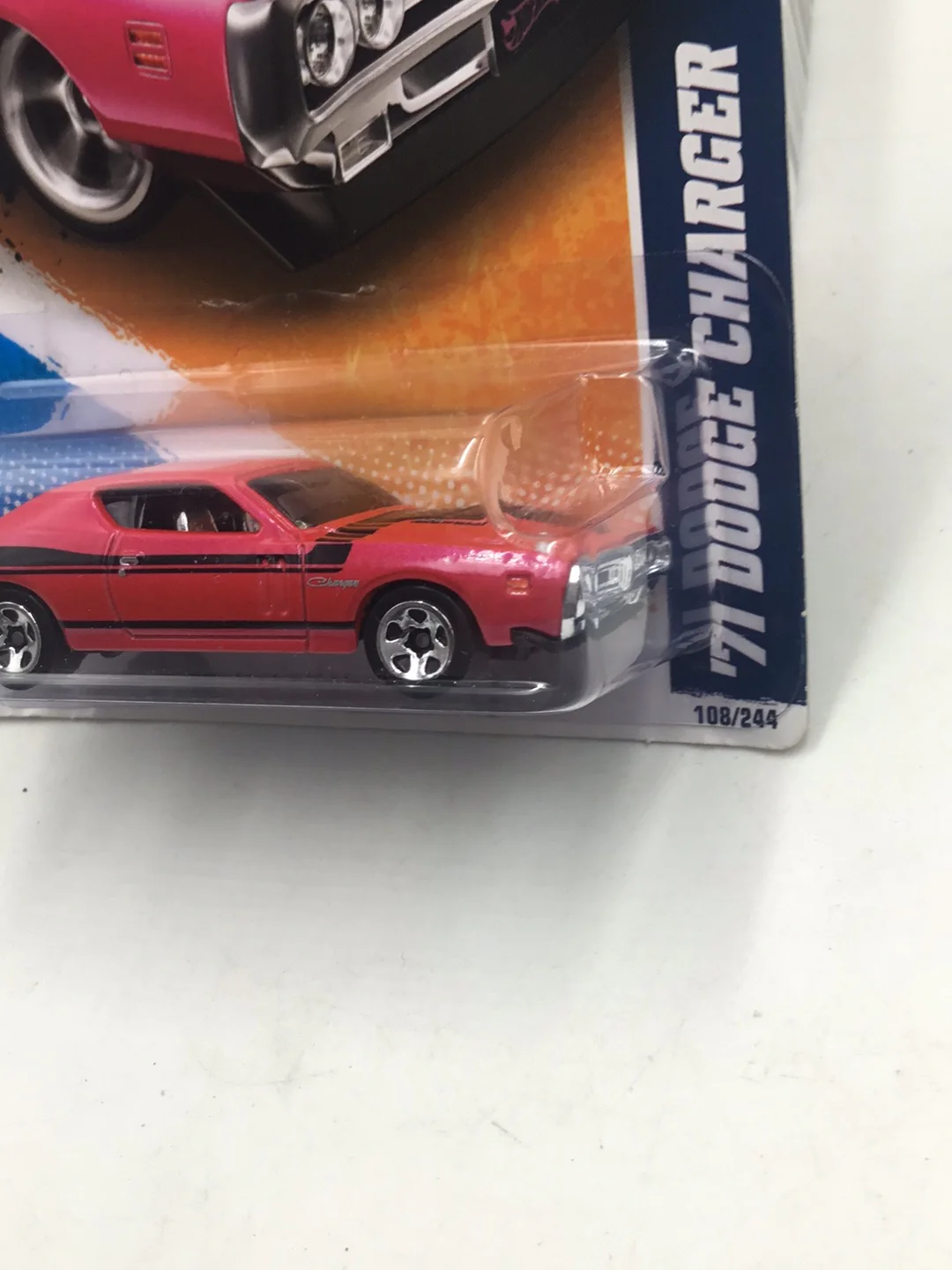 2011 Hot Wheels #108 71 Dodge Charger Pink R5 - Image 4