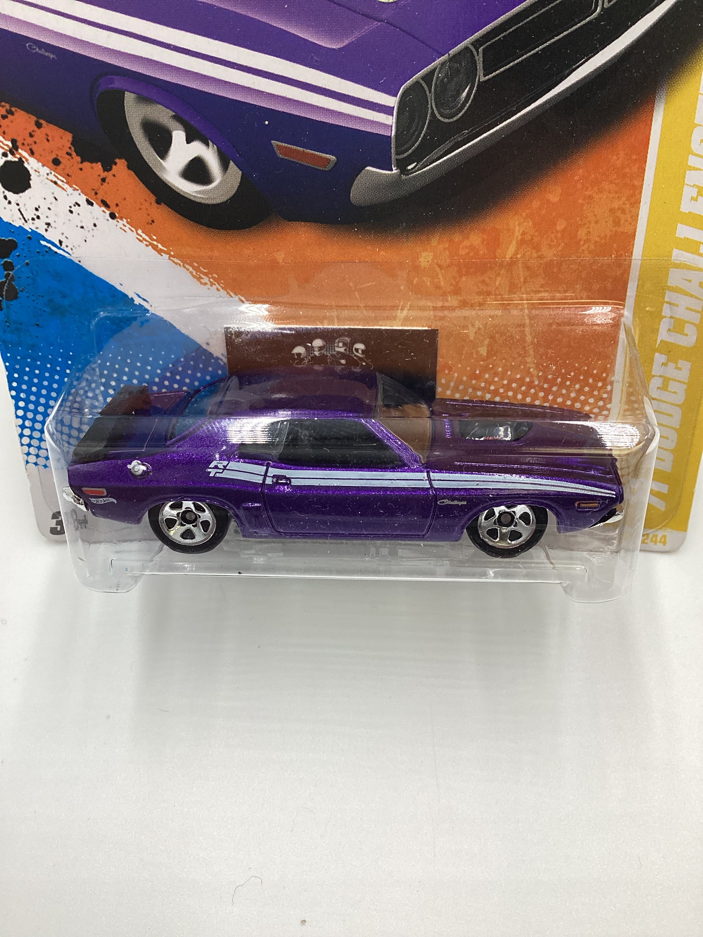 2011 Hot Wheels #12 71 Dodge Challenger Purple 56E - Image 3