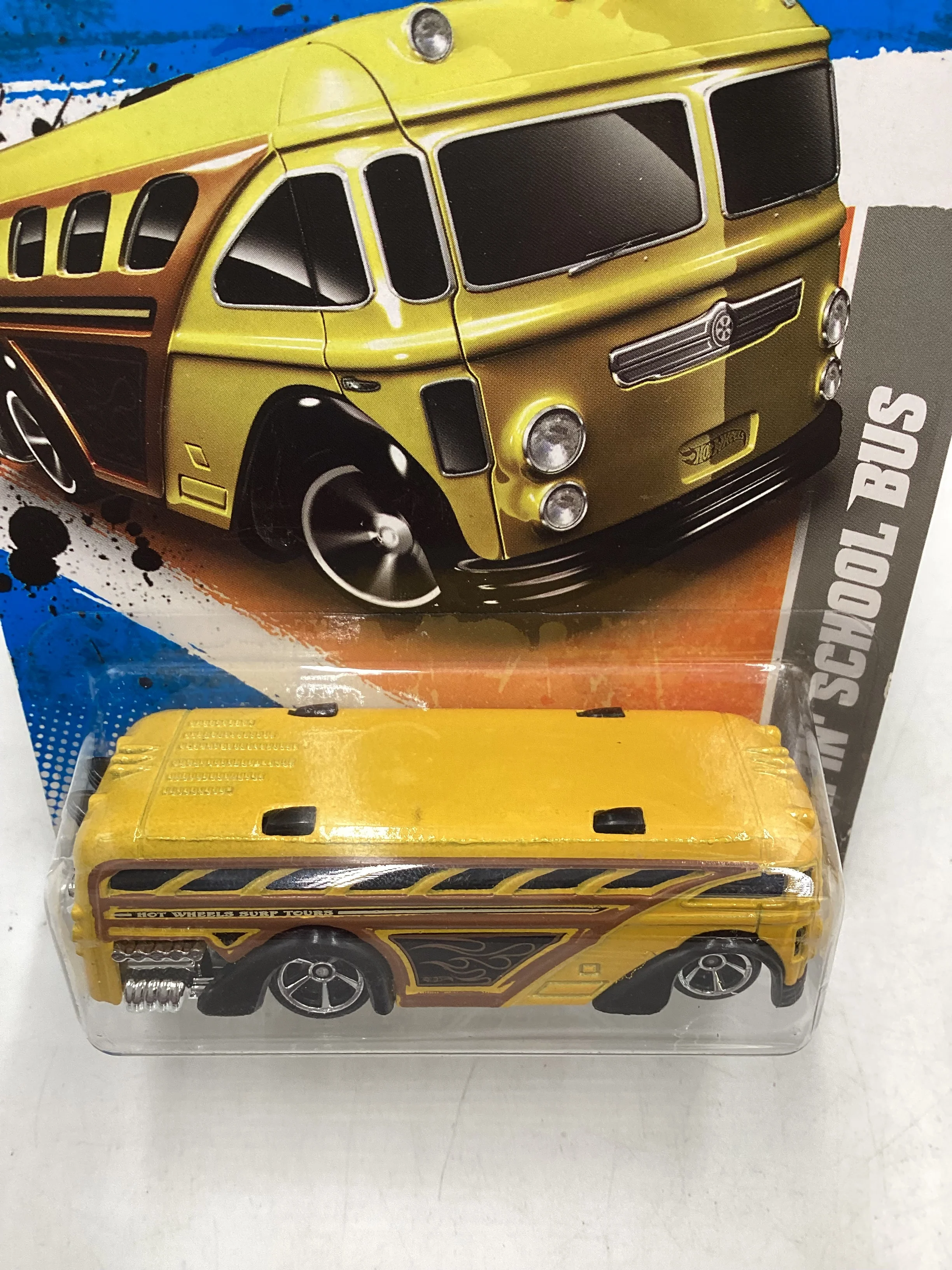 2011 Hot wheels #232 Surfin School Bus Yellow 38i - Image 6