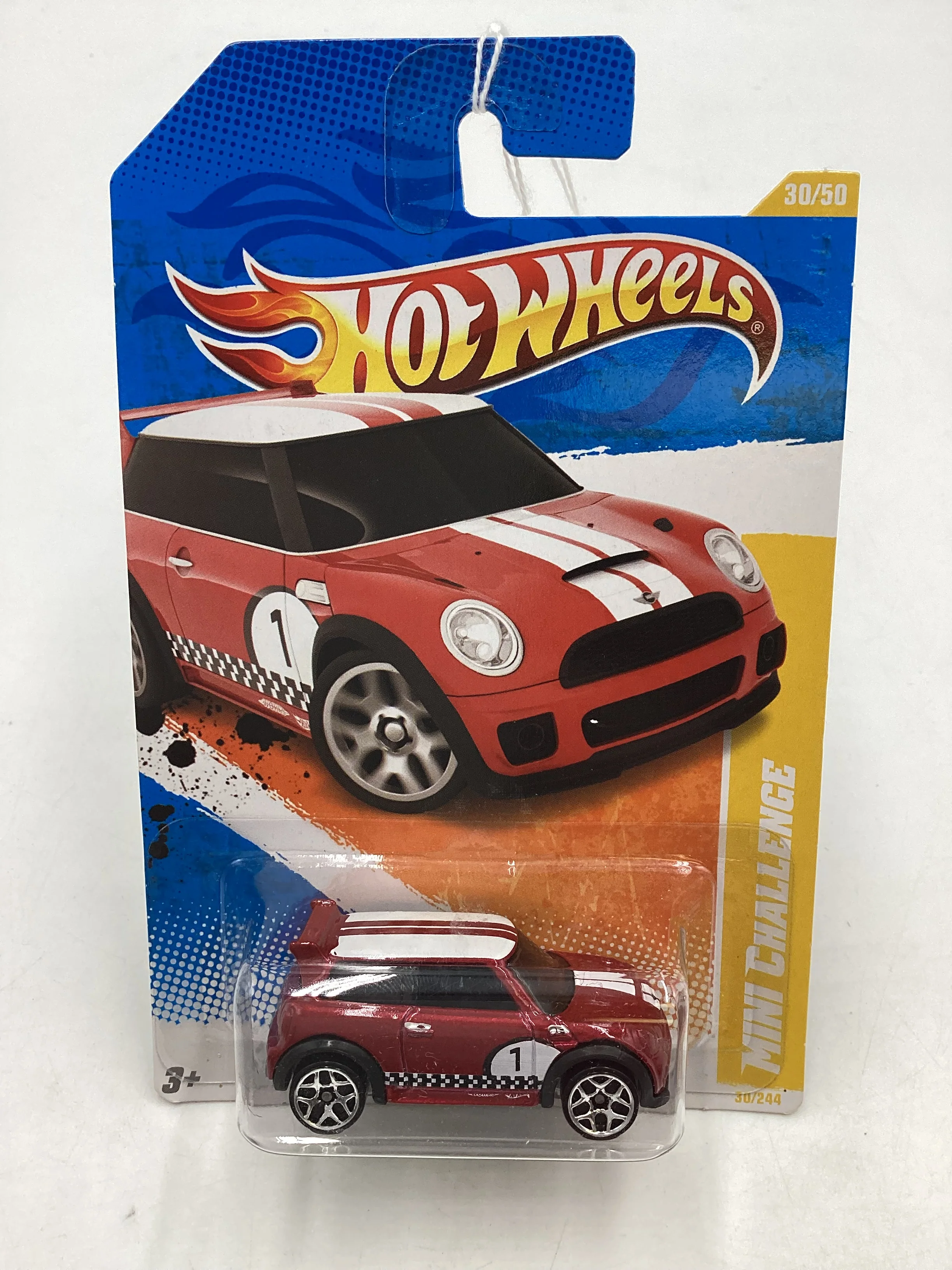 2011 Hot wheels #30 Mini Challenge Red Light 64C - Image 2