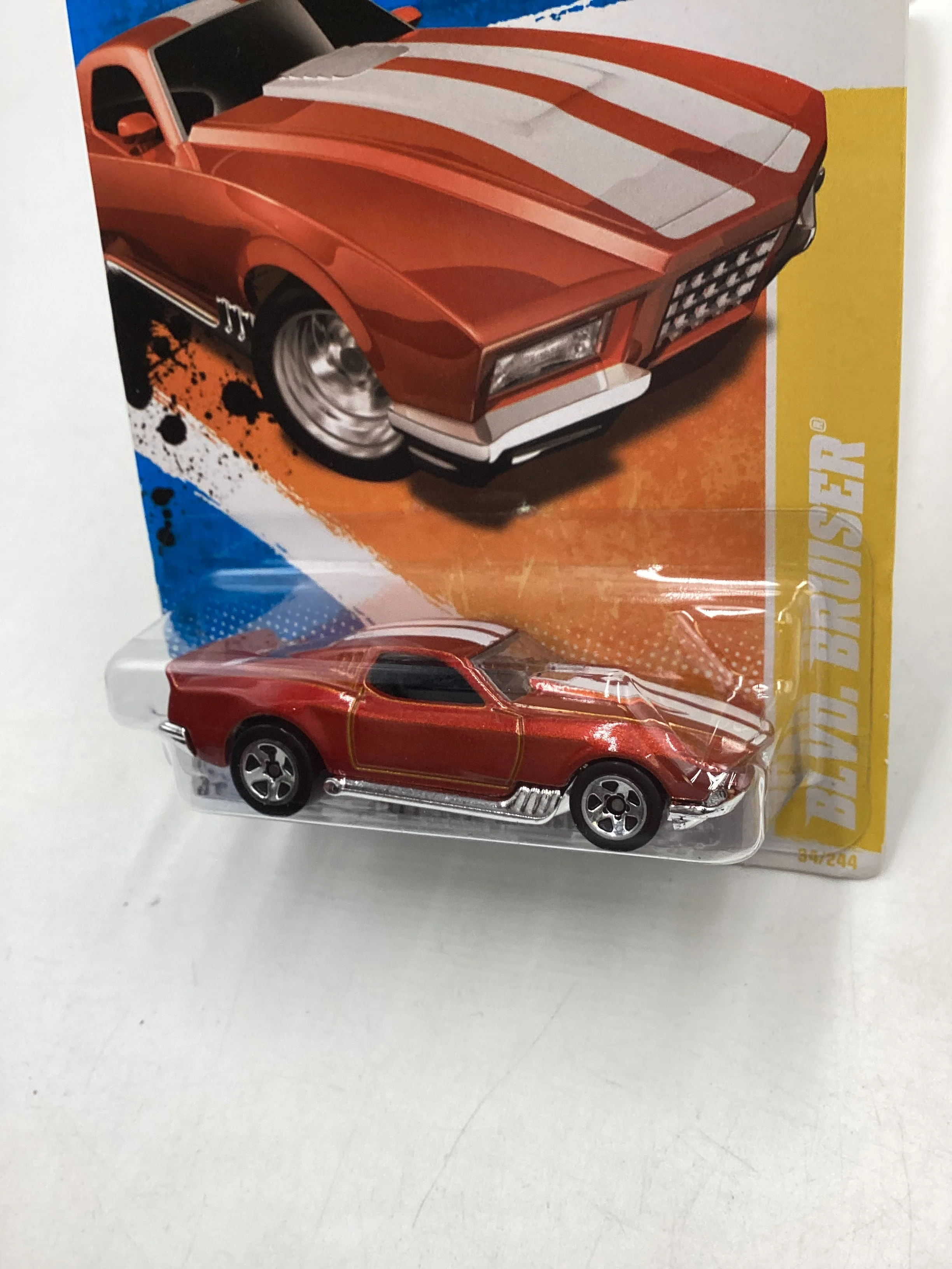 2011 Hot wheels #34 Blvd Bruiser Red 12i - Image 4