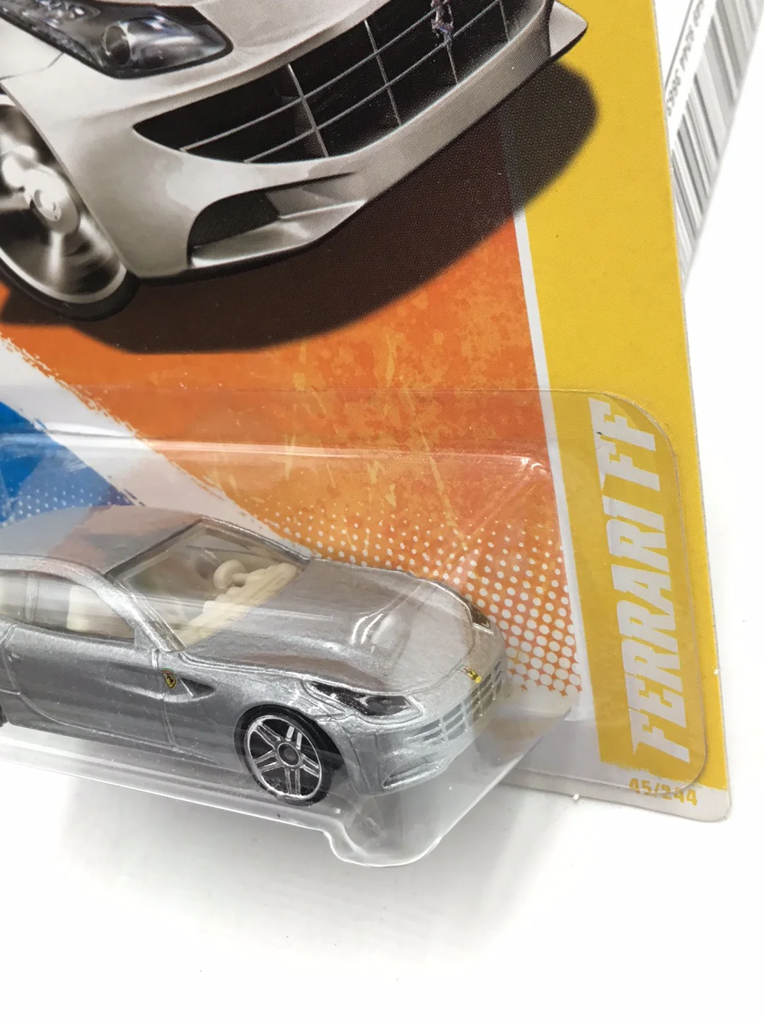 2011 Hot wheels #45 Ferrari FF - Image 4