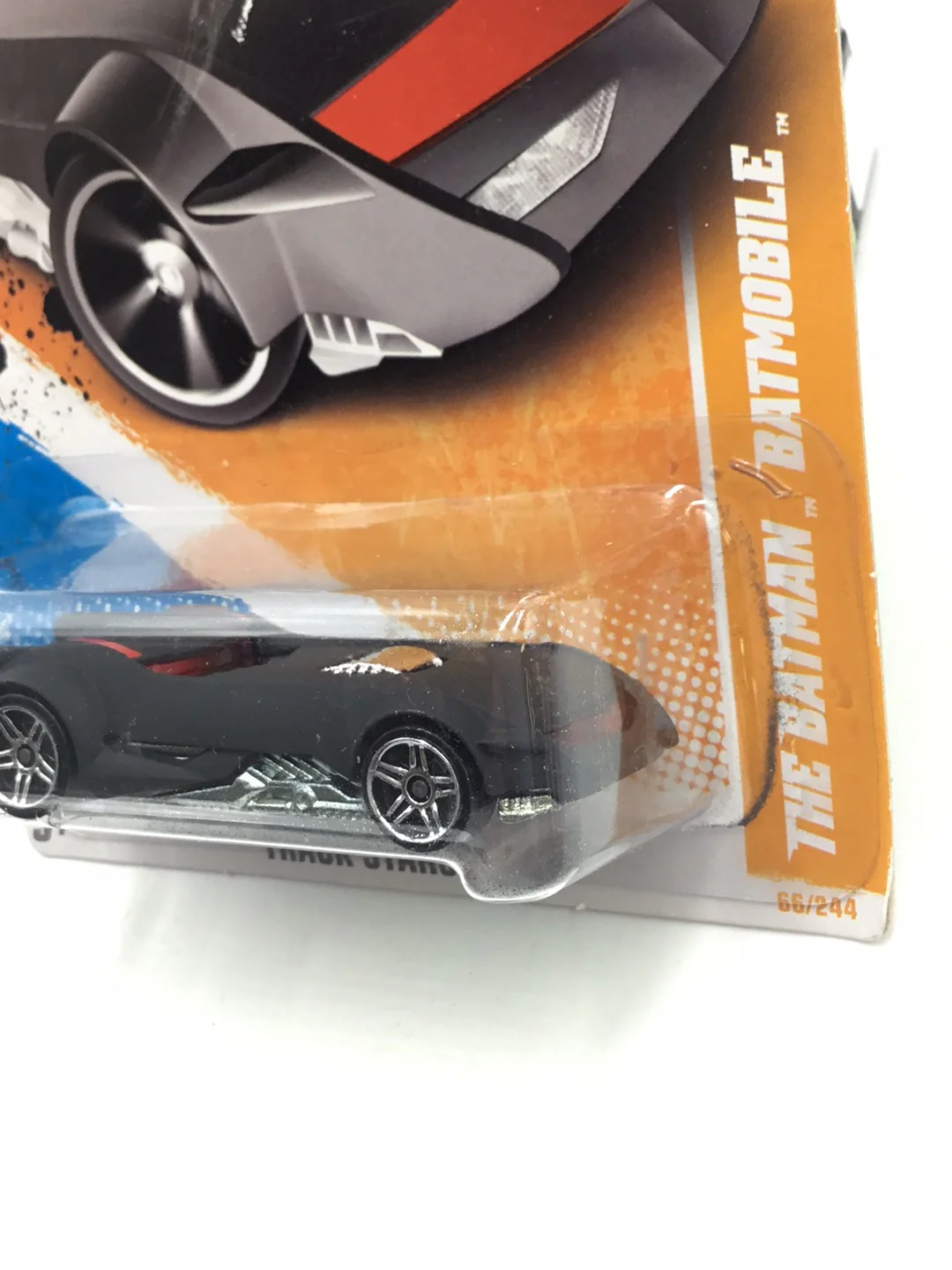 2011 Hot Wheels #66 The Batman Batmobile 118A - Image 4