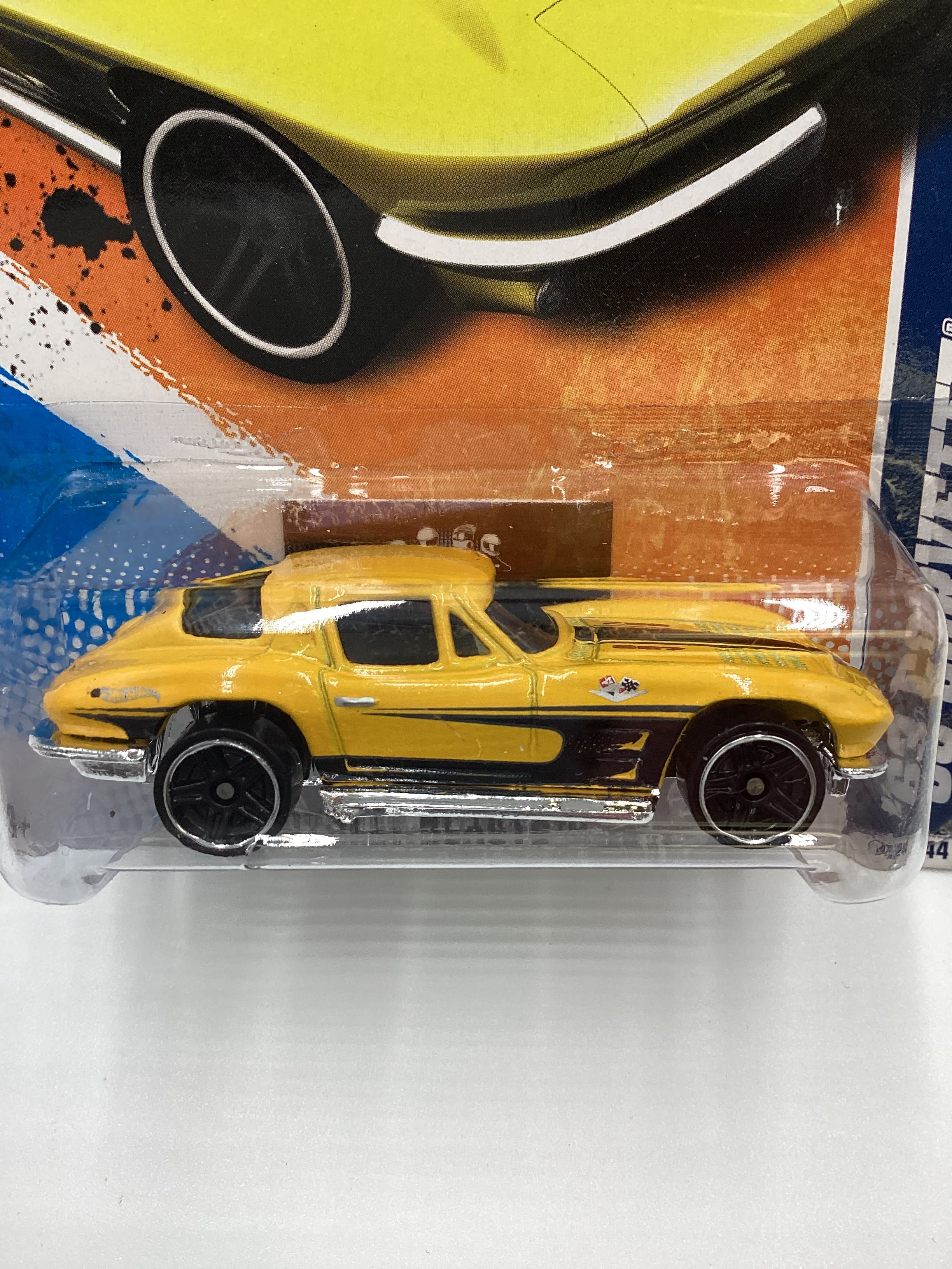 2011 Hot Wheels #87 63 Corvette Yellow 8D - Image 3