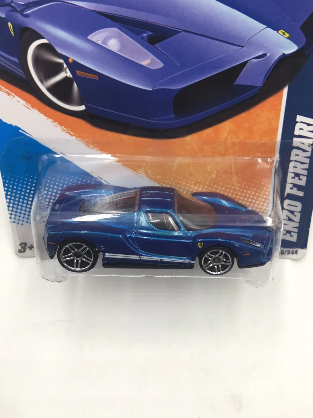 2011 hot wheels Walmart #116 Enzo Ferrari w/protector - Image 5