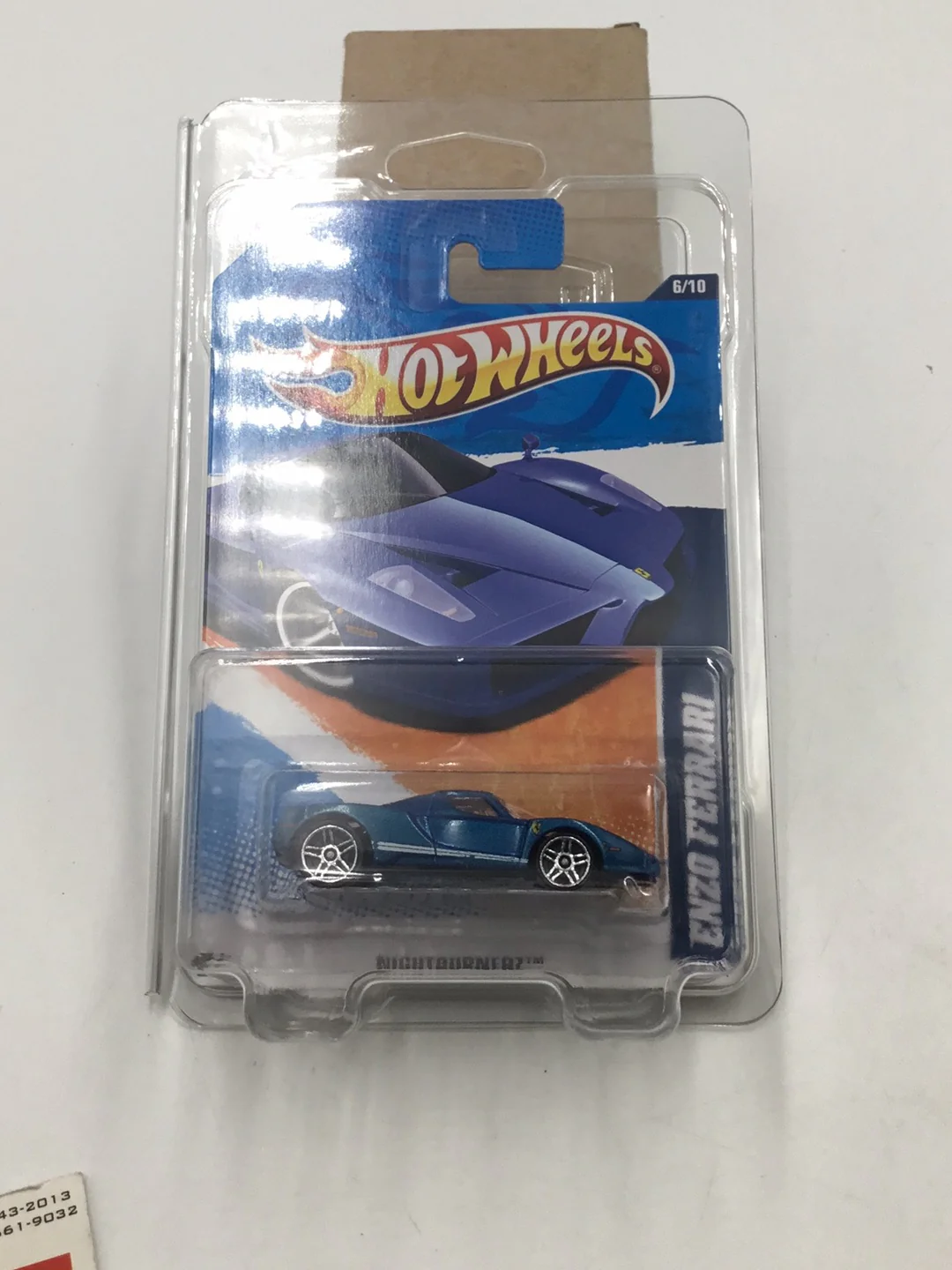 2011 hot wheels Walmart #116 Enzo Ferrari w/protector - Image 8