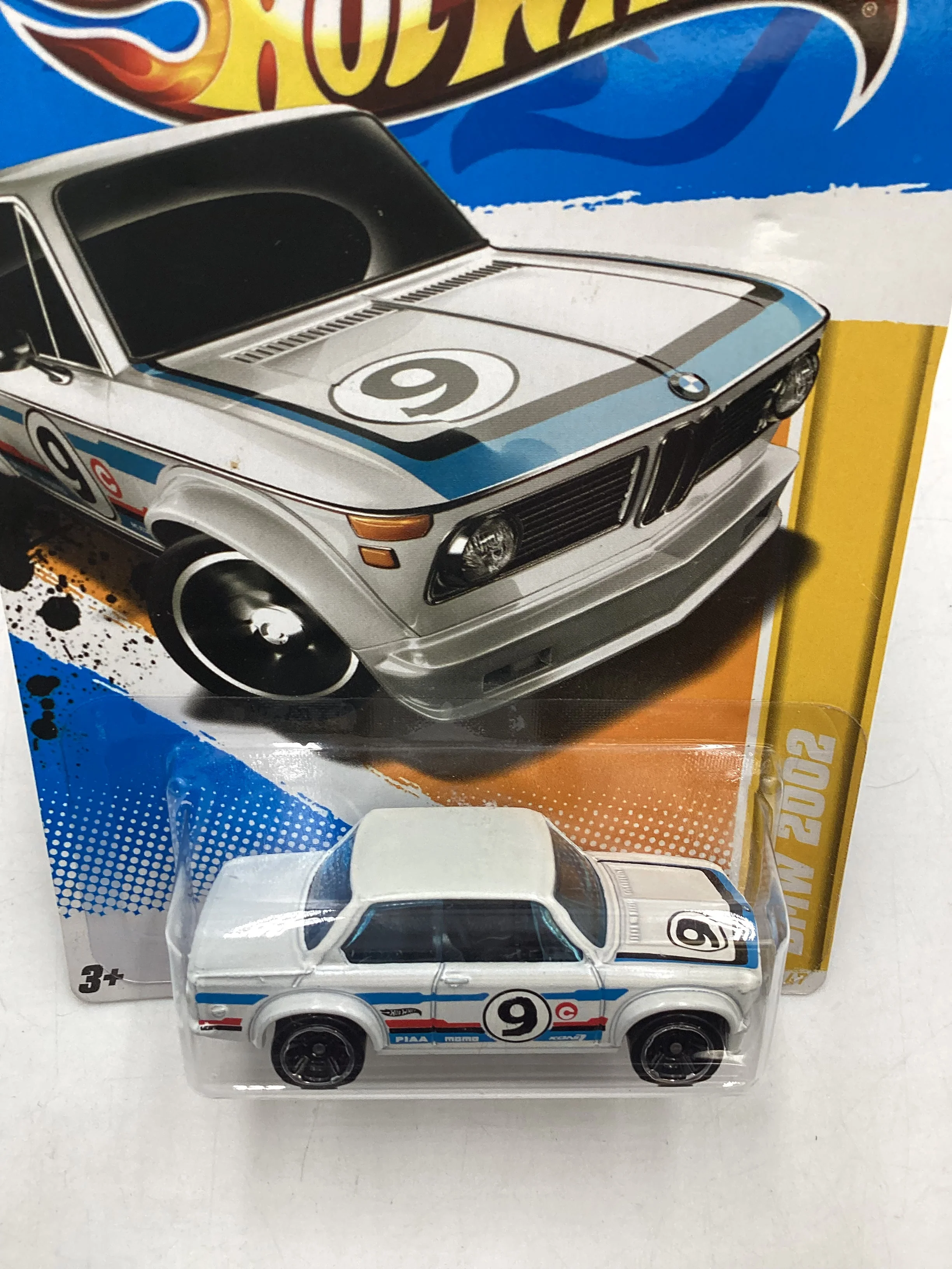 2012 Hot Wheels #021 BMW 2002 White 106H - Image 6