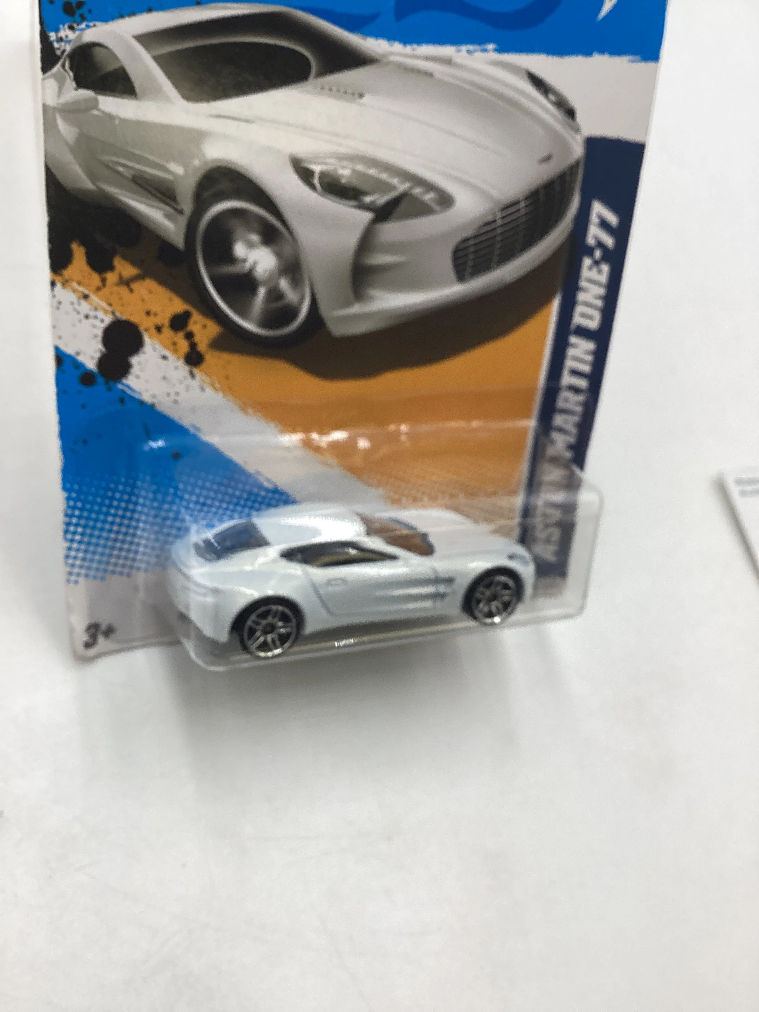 2012 Hot Wheels #123 Aston Martin One-77 White 107D - Image 5