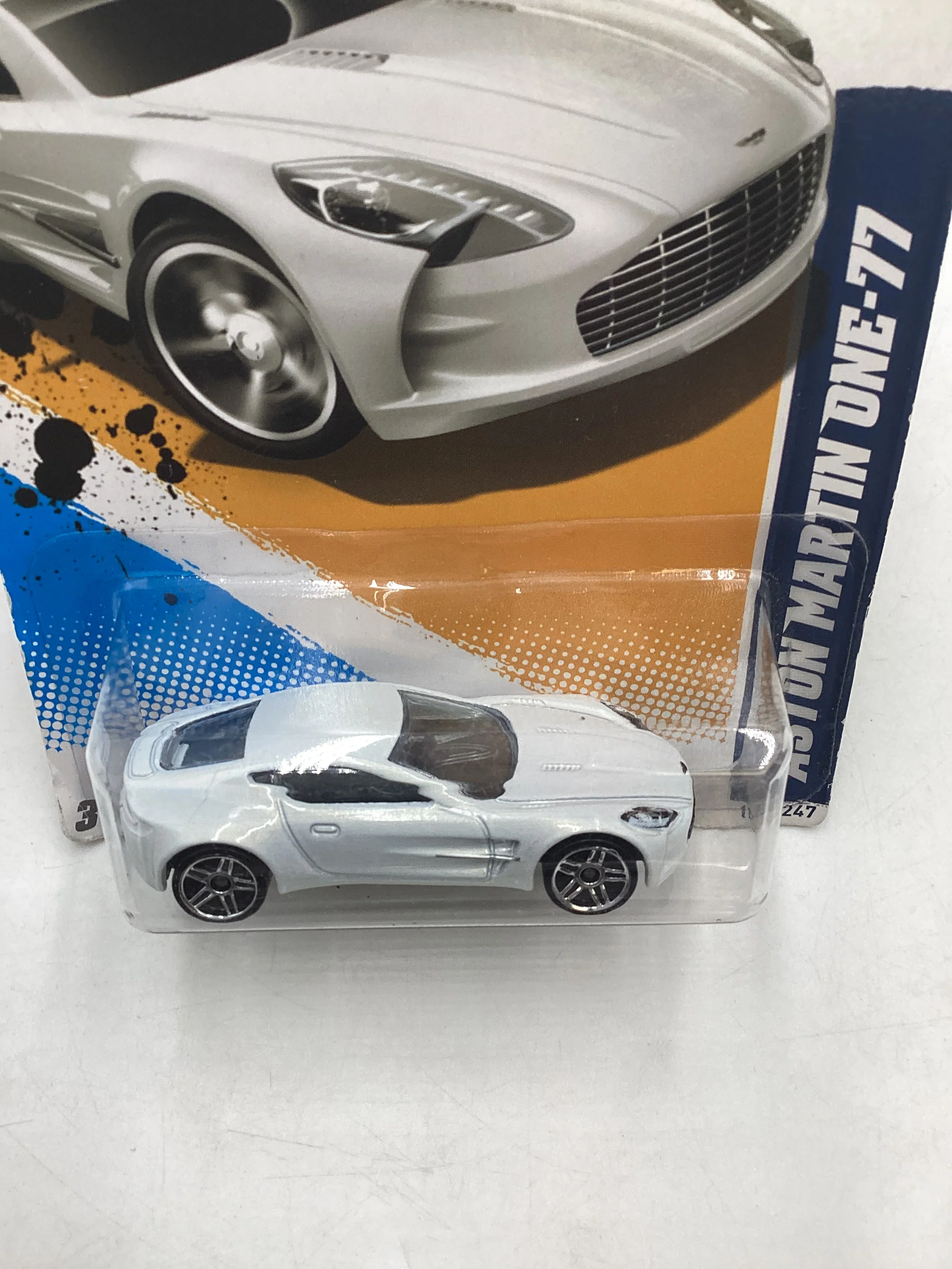 2012 Hot Wheels #123 Aston Martin One-77 White 107D - Image 6