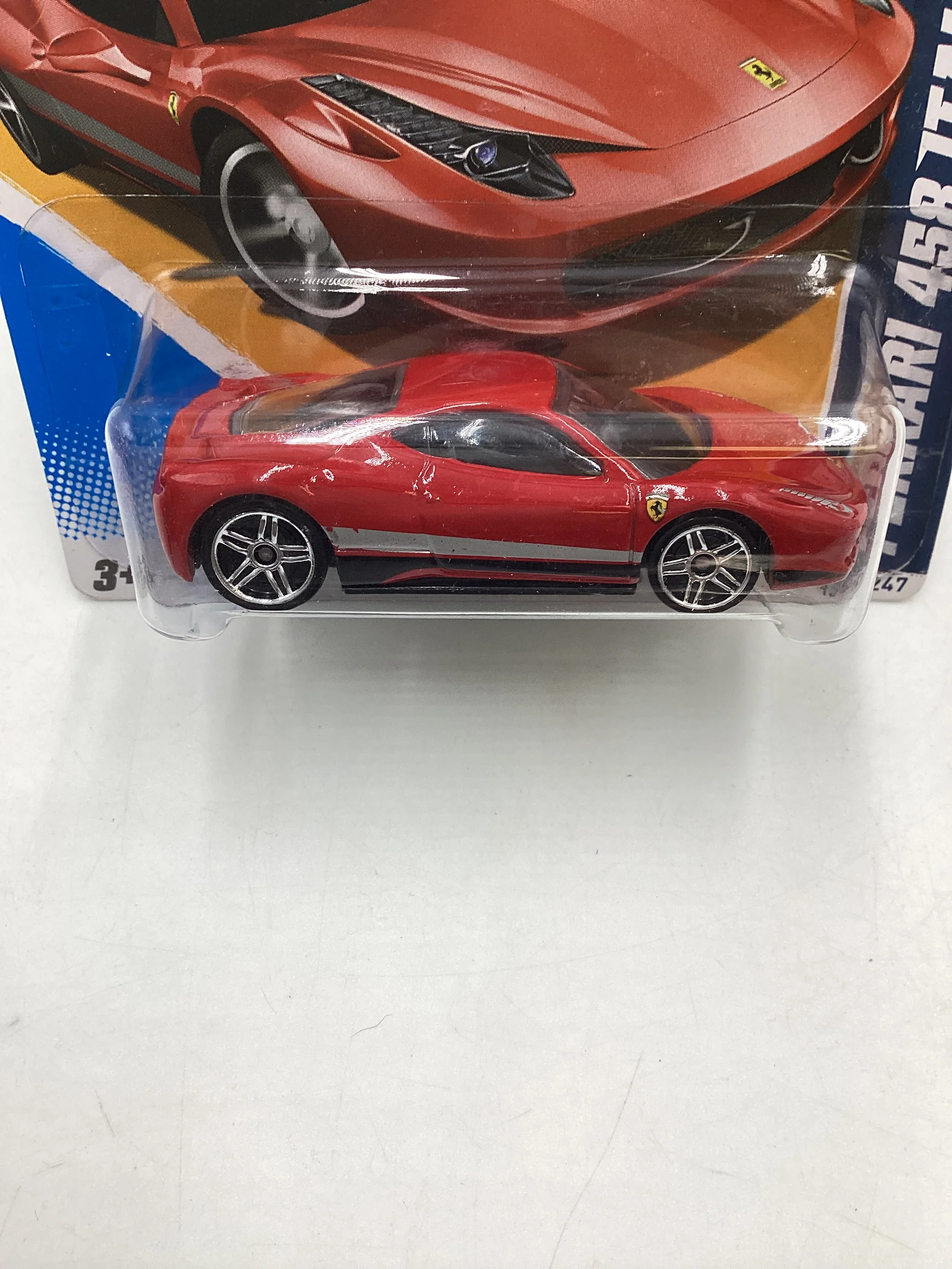 2012 Hot wheels #130 Ferrari 458 Italia Red Short Card with protector - Image 3