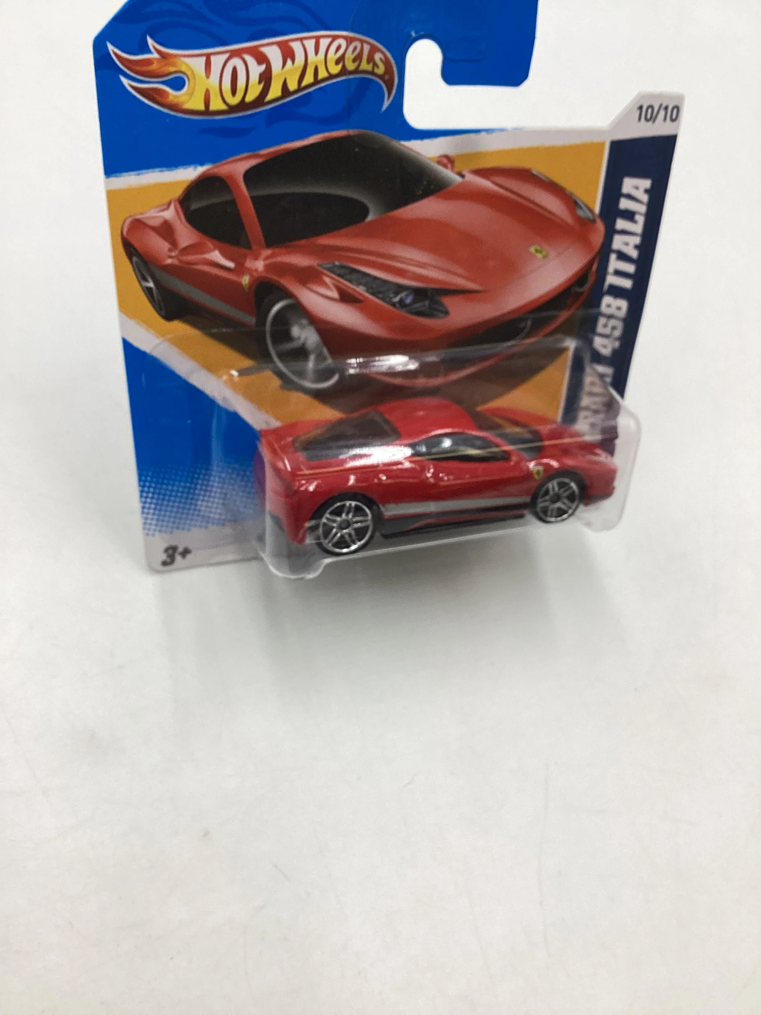 2012 Hot wheels #130 Ferrari 458 Italia Red Short Card with protector - Image 5