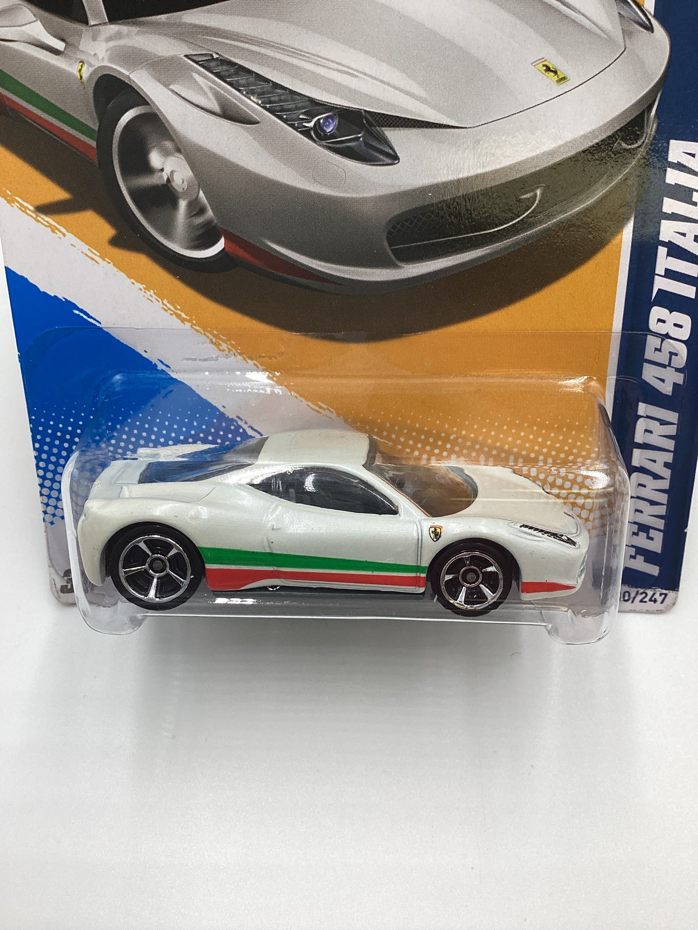 2012 Hot wheels #130 Ferrari 458 Italia White SR with protector - Image 3