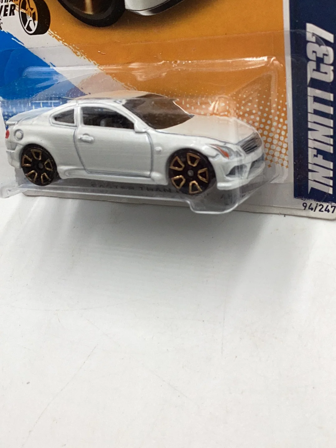 2012 Hot Wheels #94 Infiniti G37 FTE White with protector - Image 4