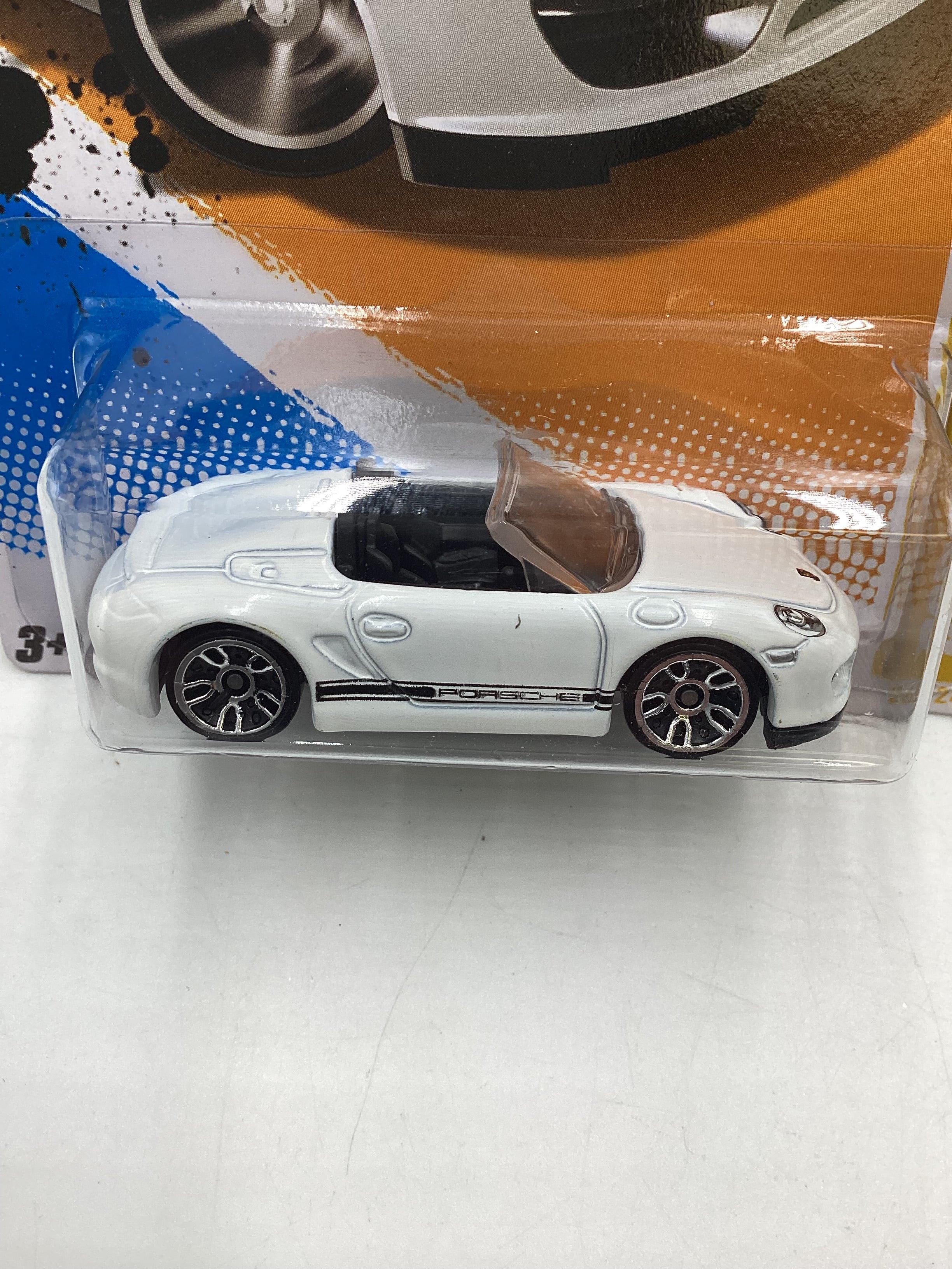 2012 Hot Wheels New Models #26 Porsche Boxster Spyder White 100F - Image 3