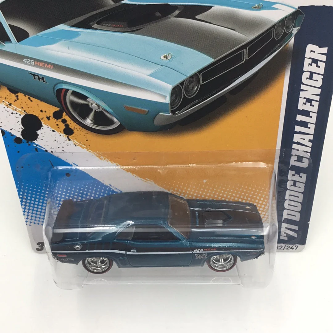 2012 hot wheels super treasure hunt #82 71 Dodge Challenger W/Protector - Image 5