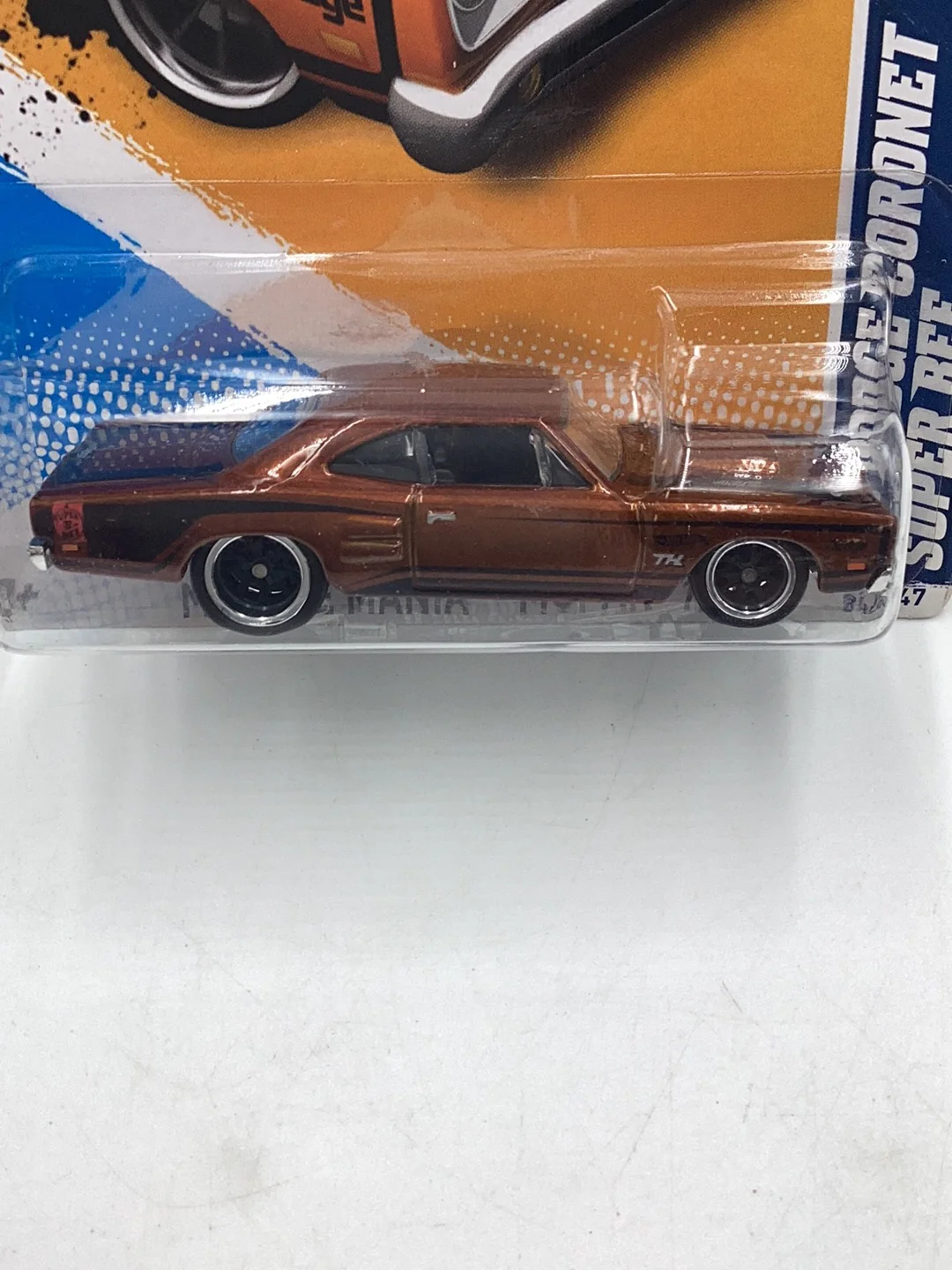 2012 hot wheels super treasure hunt #84 Dodge Coronet Super Bee W/Protector - Image 2