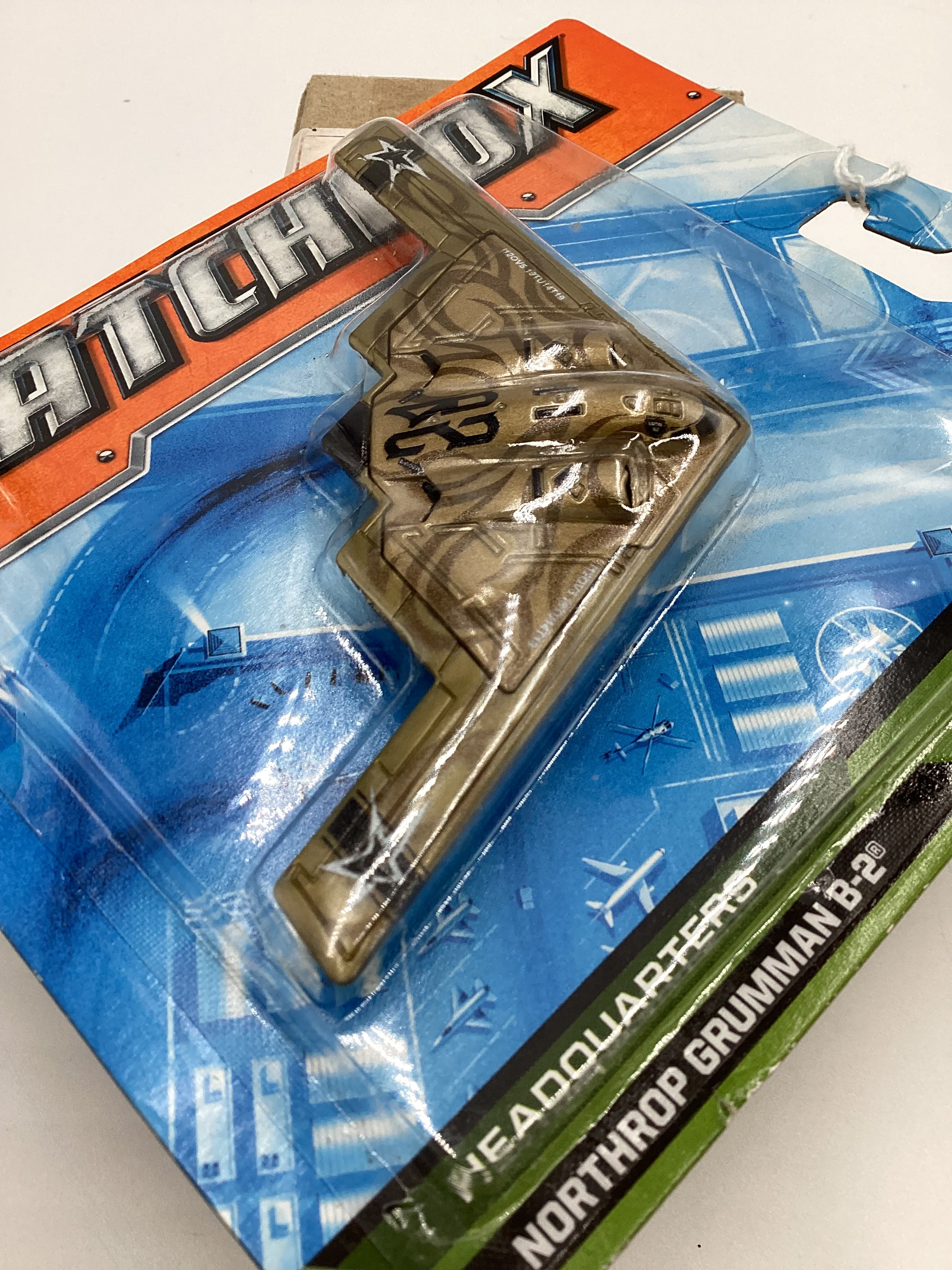 2012 Matchbox Skybusters HQ Northrop Grumman B-2 Gold 114D - Image 3