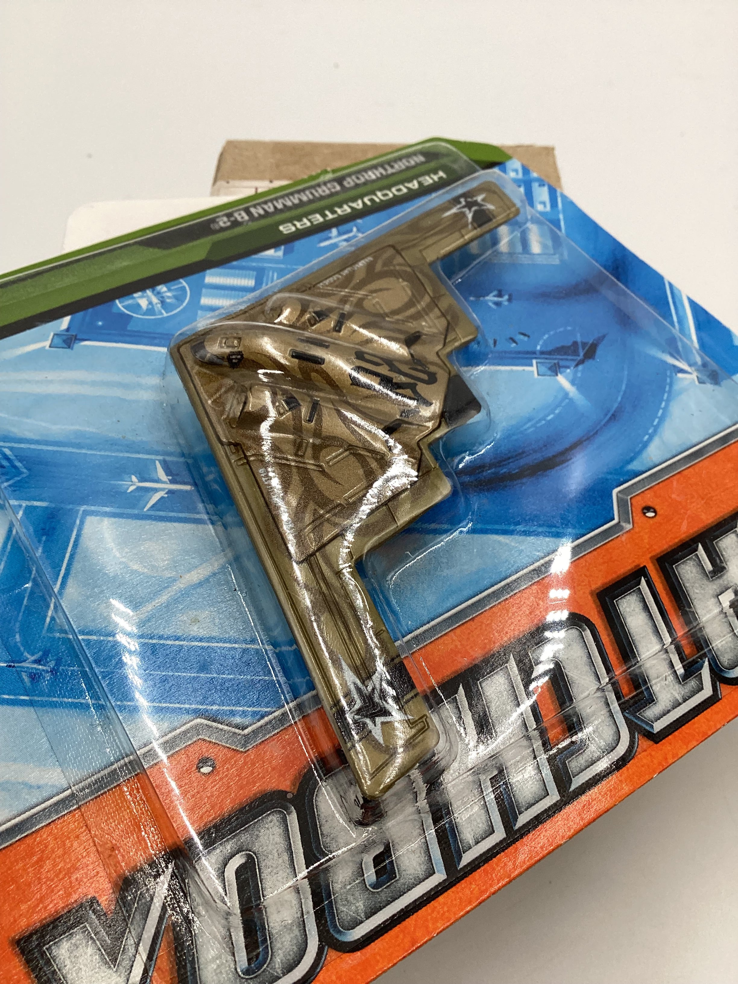 2012 Matchbox Skybusters HQ Northrop Grumman B-2 Gold 114D - Image 4