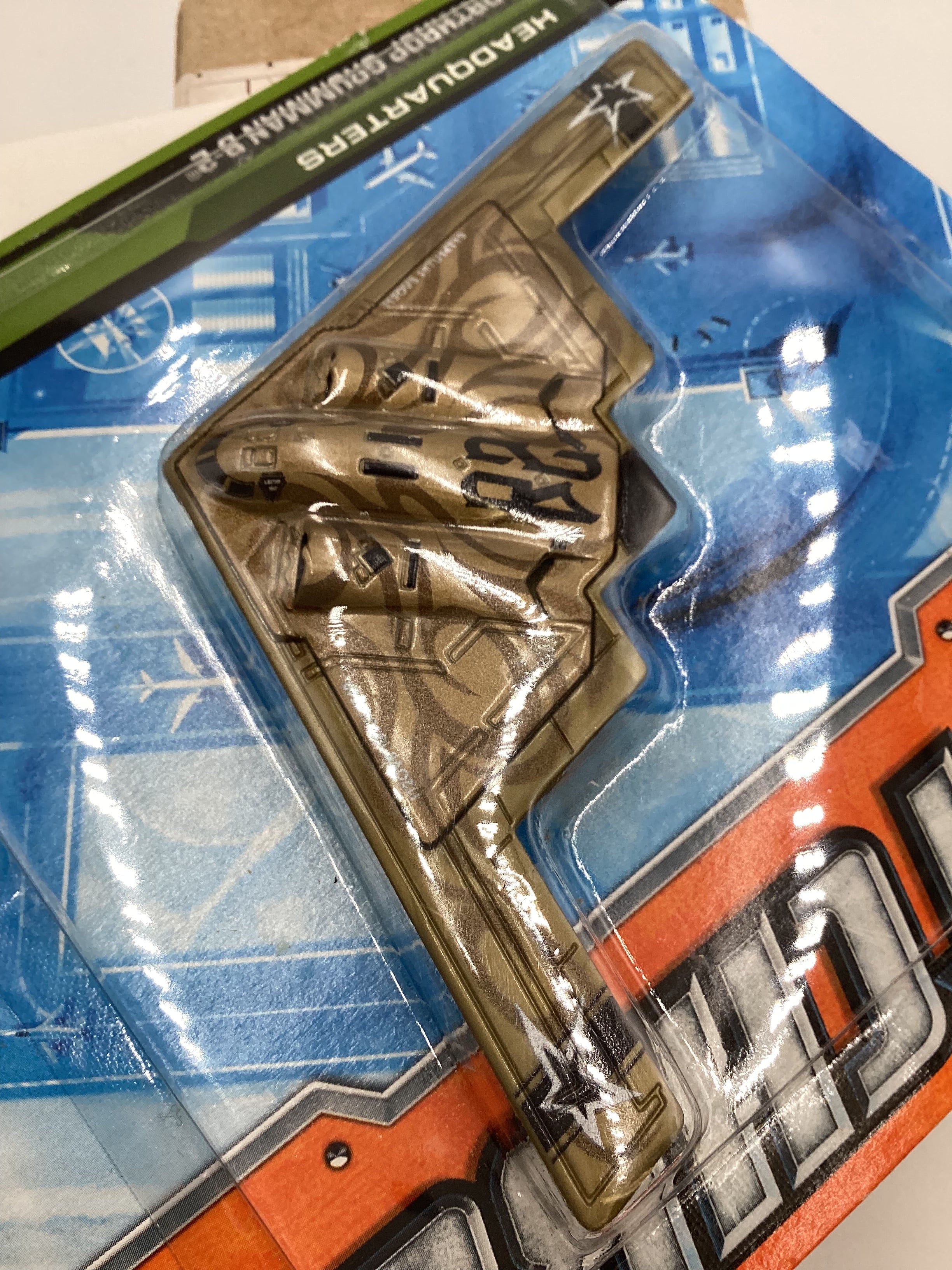 2012 Matchbox Skybusters HQ Northrop Grumman B-2 Gold 114D - Image 5