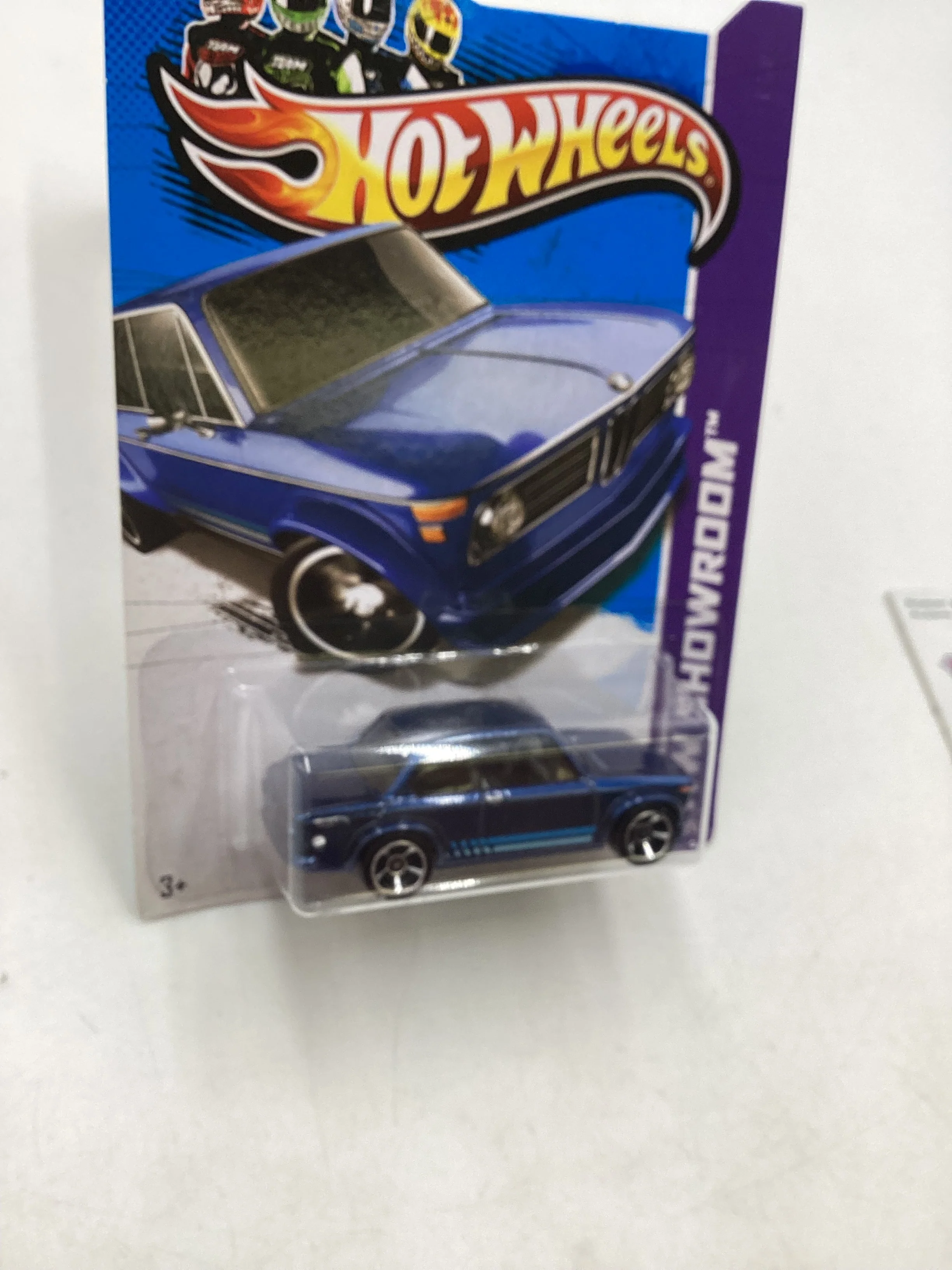 2013 Hot wheels #154 BMW 2002 Blue 109i - Image 5