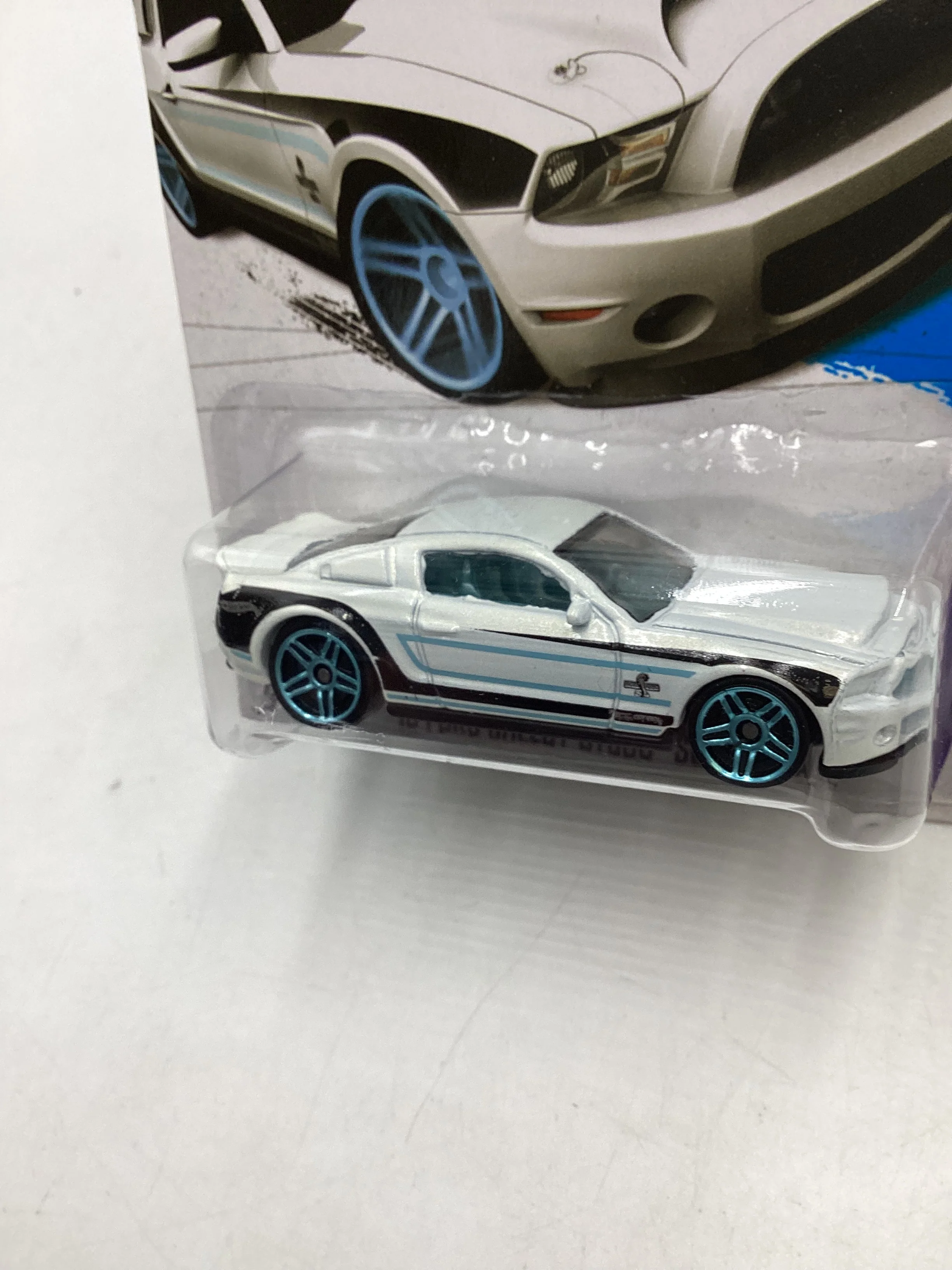 2013 Hot Wheels #155 10 Ford Shelby GT500 Supersnake White 22D - Image 4